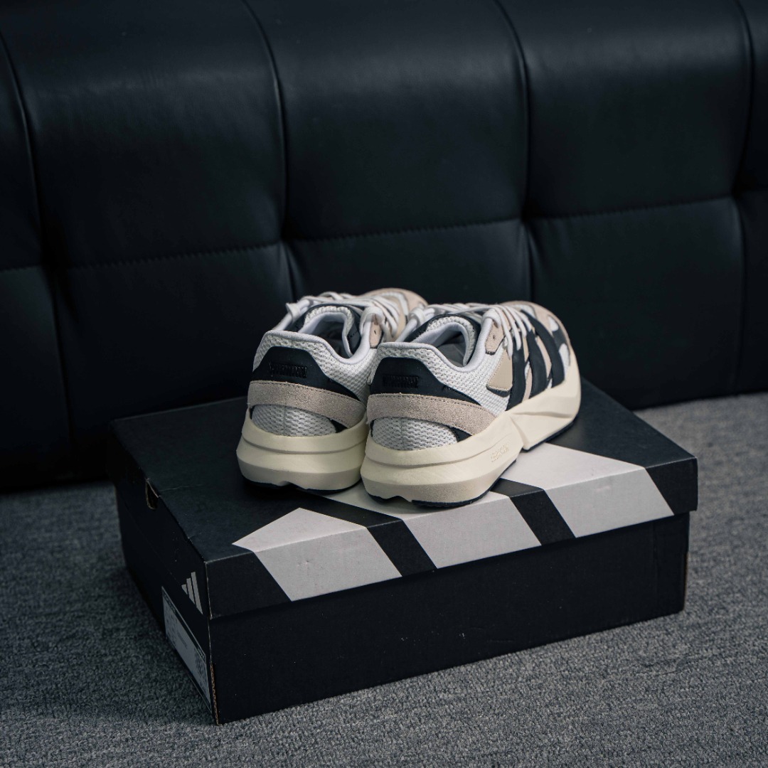 核心私 Adidas Lightblaze 阿迪透气跑步鞋 货号:JH6944 as