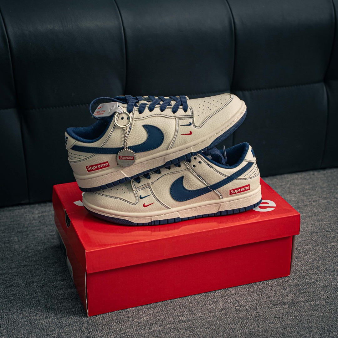核心私 Nike Dunk 全套原楦原模倾力打造完美版型 独家原厂航空铝磨具打磨大底 鞋头坡度极致还原 无解鞋型 原盒原配 圈内天花板工艺 原厂冲刀 超高清洁度 全鞋零毛边皮料切割 货号:XX2025 315