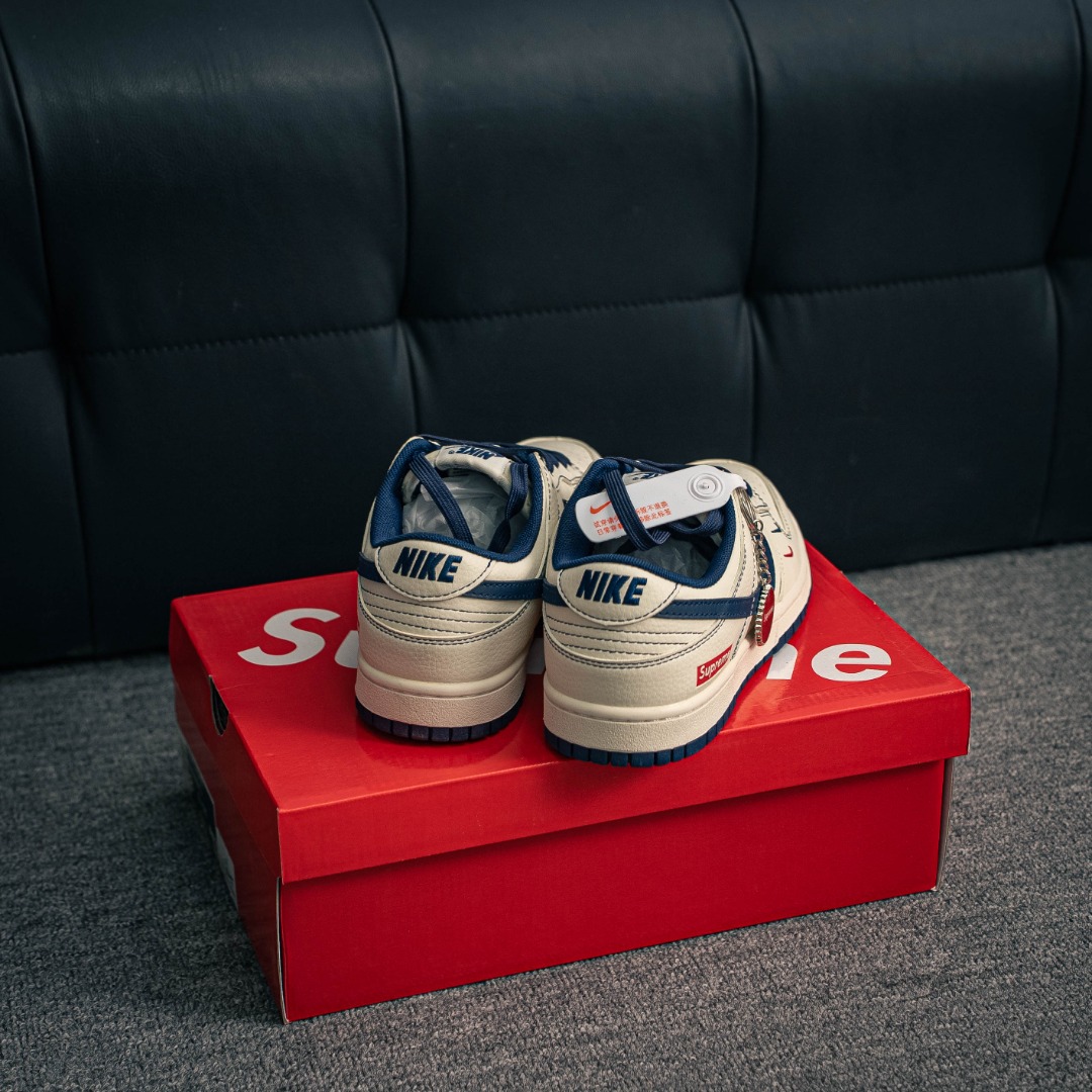核心私 Nike Dunk 全套原楦原模倾力打造完美版型 独家原厂航空铝磨具打磨大底 鞋头坡度极致还原 无解鞋型 原盒原配 圈内天花板工艺 原厂冲刀 超高清洁度 全鞋零毛边皮料切割 货号:XX2025 315
