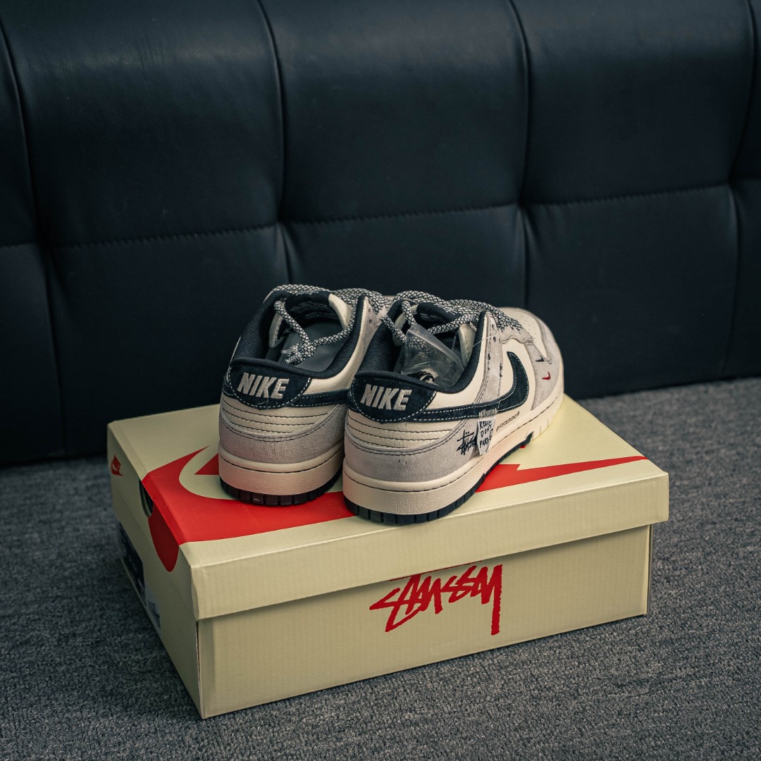 核心私 Nike Dunk 全套原楦原模倾力打造完美版型 独家原厂航空铝磨具打磨大底 鞋头坡度极致还原 无解鞋型 原盒原配 圈内天花板工艺 原厂冲刀 超高清洁度 全鞋零毛边皮料切割 货号:YX5066 298