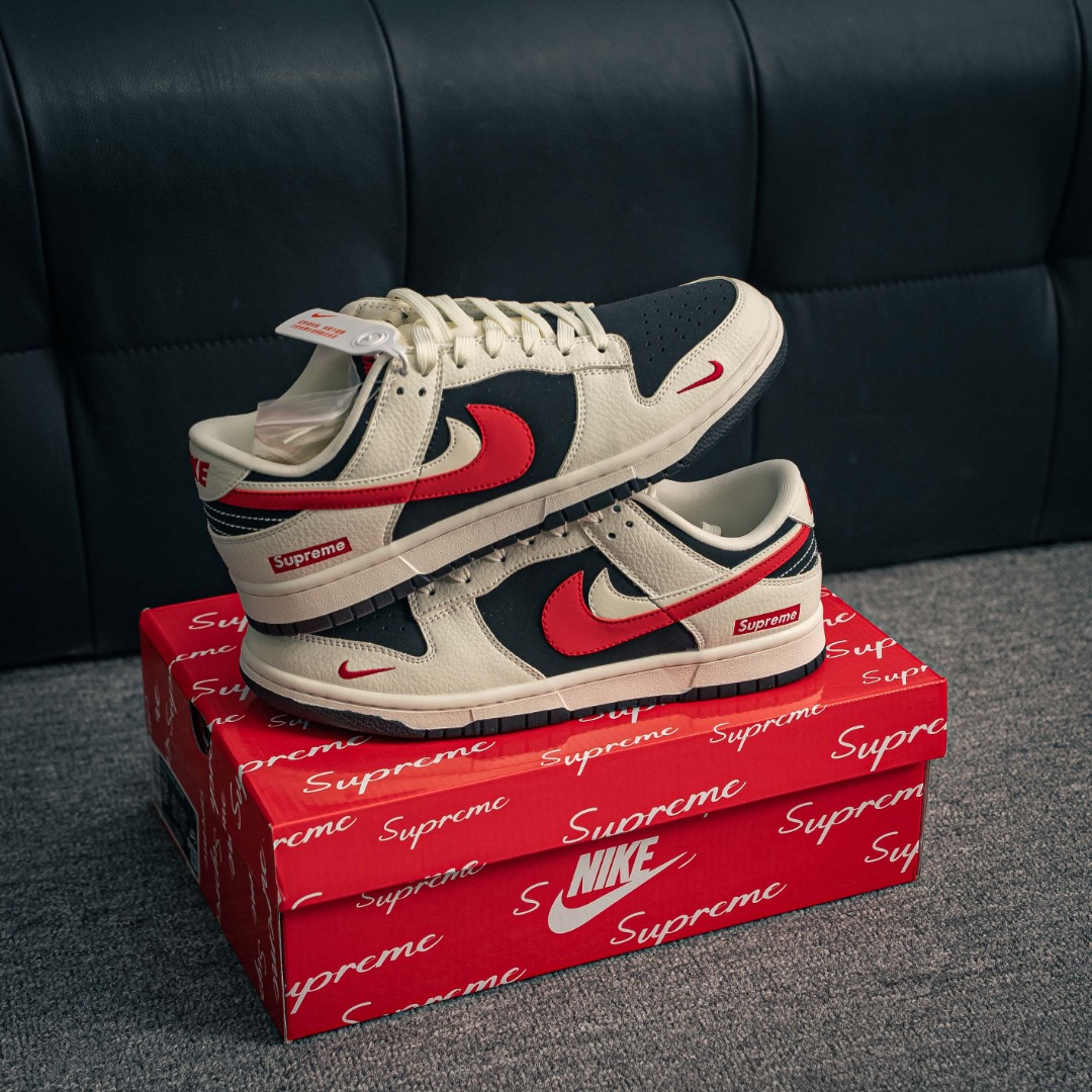 核心私 Nike Dunk 全套原楦原模倾力打造完美版型 独家原厂航空铝磨具打磨大底 鞋头坡度极致还原 无解鞋型 原盒原配 圈内天花板工艺 原厂冲刀 超高清洁度 全鞋零毛边皮料切割 货号:CS1688 102