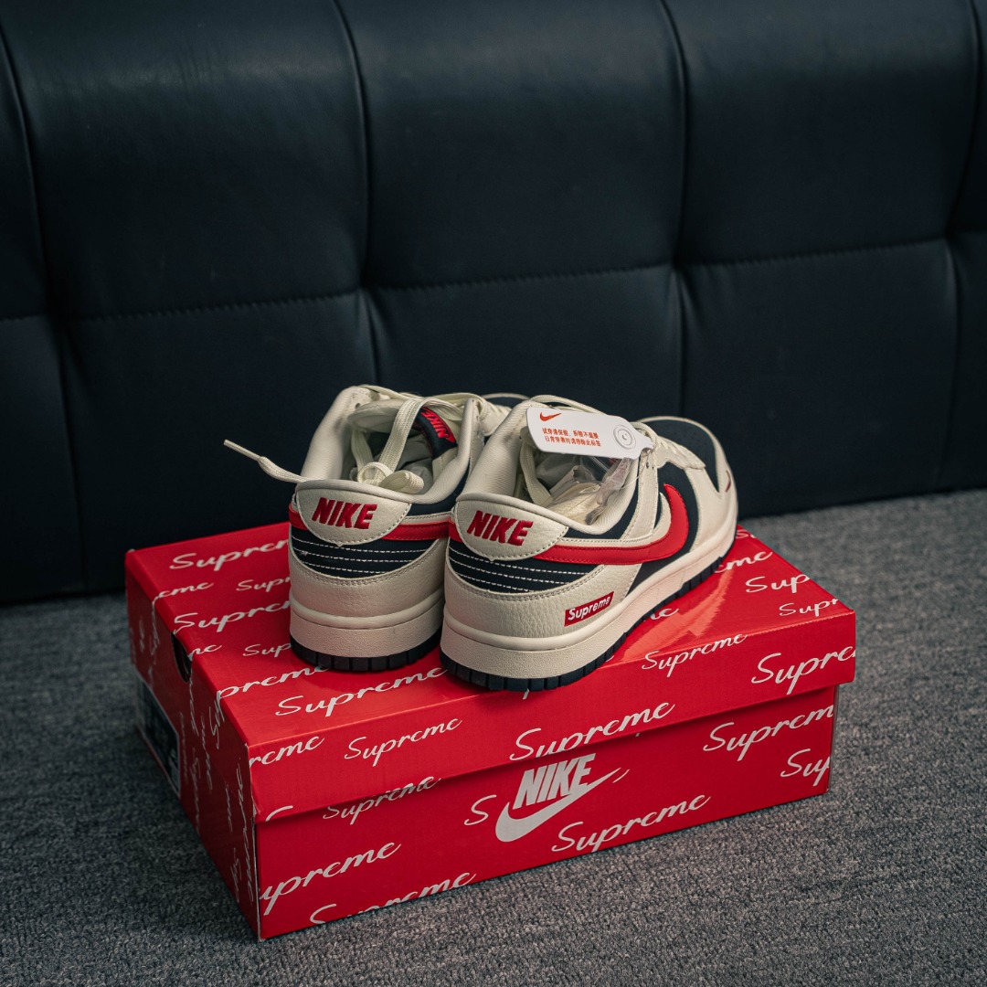 核心私 Nike Dunk 全套原楦原模倾力打造完美版型 独家原厂航空铝磨具打磨大底 鞋头坡度极致还原 无解鞋型 原盒原配 圈内天花板工艺 原厂冲刀 超高清洁度 全鞋零毛边皮料切割 货号:CS1688 102