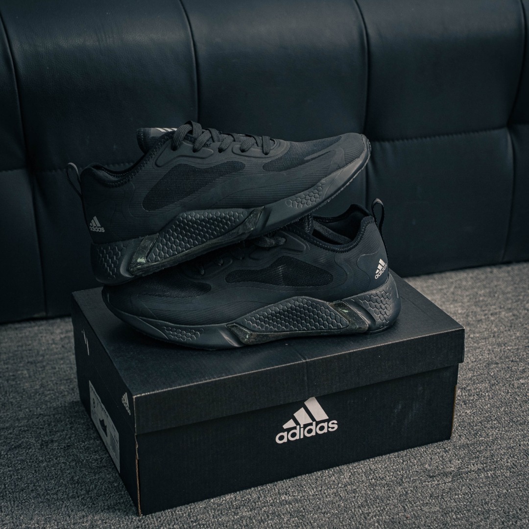 💰170         核心私

Adidas AlphaBounce Beyond m 阿尔法公司级真标网面休闲跑步鞋 工厂直销 优势推广 正确高弹轻量MD 德国马牌橡胶大底 内附专柜脚踏防尘纸、防水袋 
货号：CG3363
尺码：39 40 40.5 41 42 42.5 43 44 45
BF