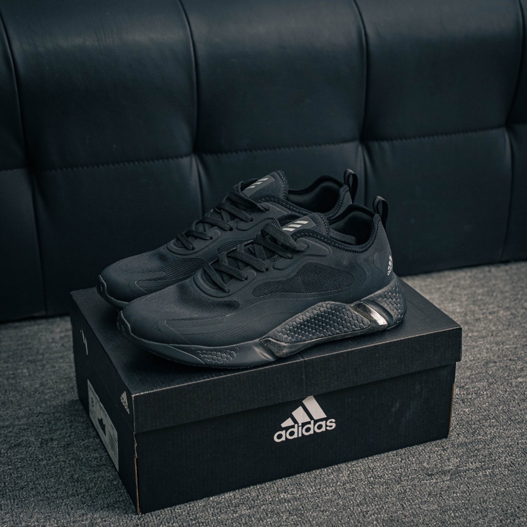 💰170         核心私

Adidas AlphaBounce Beyond m 阿尔法公司级真标网面休闲跑步鞋 工厂直销 优势推广 正确高弹轻量MD 德国马牌橡胶大底 内附专柜脚踏防尘纸、防水袋 
货号：CG3363
尺码：39 40 40.5 41 42 42.5 43 44 45
BF