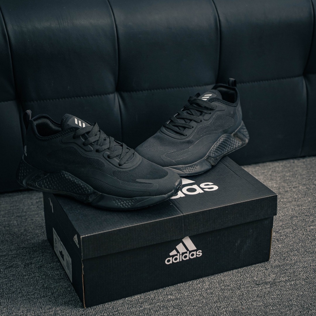 💰170         核心私

Adidas AlphaBounce Beyond m 阿尔法公司级真标网面休闲跑步鞋 工厂直销 优势推广 正确高弹轻量MD 德国马牌橡胶大底 内附专柜脚踏防尘纸、防水袋 
货号：CG3363
尺码：39 40 40.5 41 42 42.5 43 44 45
BF