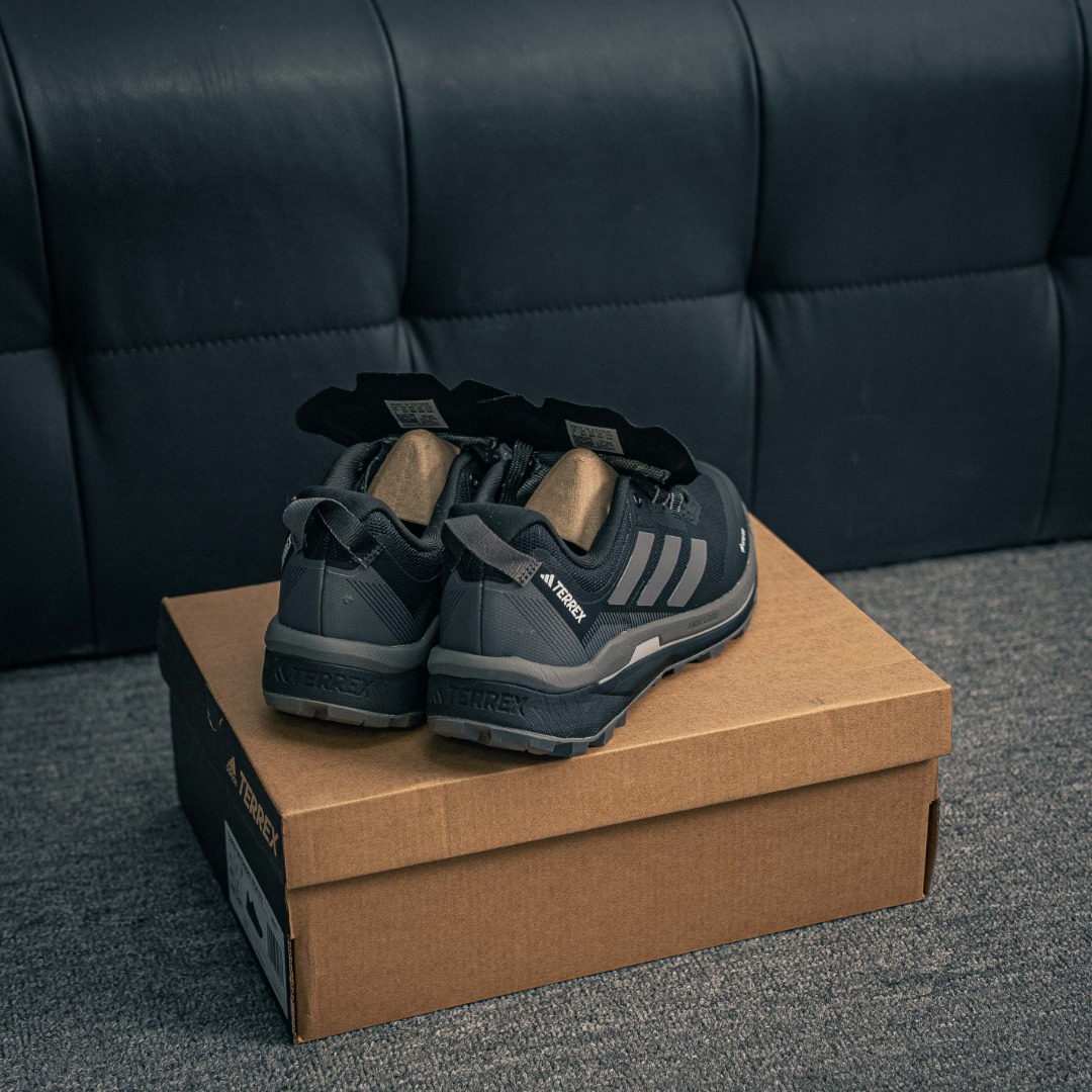 核心私 TERREX SKYCHASER TECH Adidas阿迪达斯男款运动鞋灰色系带缓震轻质舒适百搭 货号:IE9902