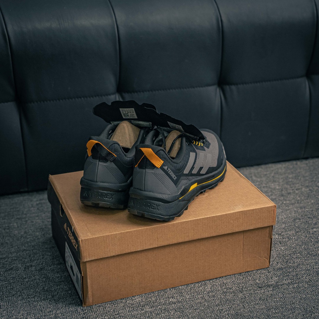 核心私 TERREX SKYCHASER TECH Adidas阿迪达斯男款运动鞋灰色系带缓震轻质舒适百搭 货号:IE9903