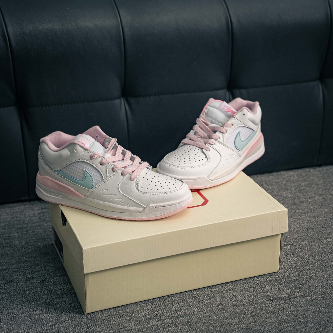 核心私 Air Jordan Stadium 90 AJ 简约休闲板鞋 #充满了对 Tinker Hatfeld原创设计的致敬,包括中足网状面板、前足外侧的鲨鱼齿轮廓 带衬垫的鞋领和Nike Air 鞋跟品牌 货号:HQ1193 141