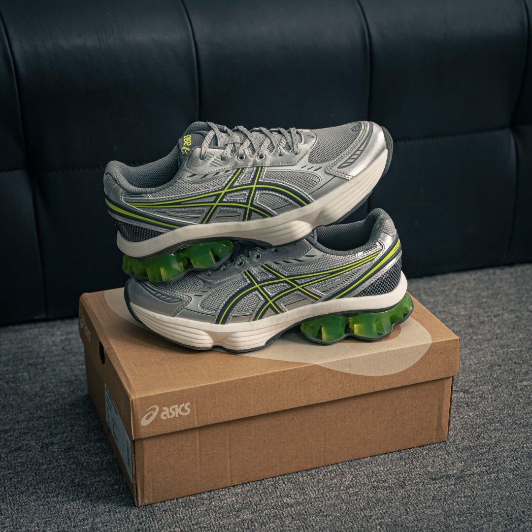 💰250         核心私

Asics Gel-Kinetic Fluent 
亚瑟士运动休闲透气专业跑鞋 
新一代缓震未来感跑鞋
鞋面复杂的切割和银色细节极具前卫风格
大底科技十足且独特外观的GEL
不仅在视觉上夺人眼球 同时可提供全天候的舒适缓冲
更多细节后半掌GEL+
前半掌FFBlast中底科技堆叠
KIKO风的设计语言拼接ASICS鞋体流线
耐磨材质耐磨性强,稳定性高抓地更牢,不易打滑
货号：1203A591-020
尺码：40 40.5 41.5 42 42.5 43.5 44 45
3116