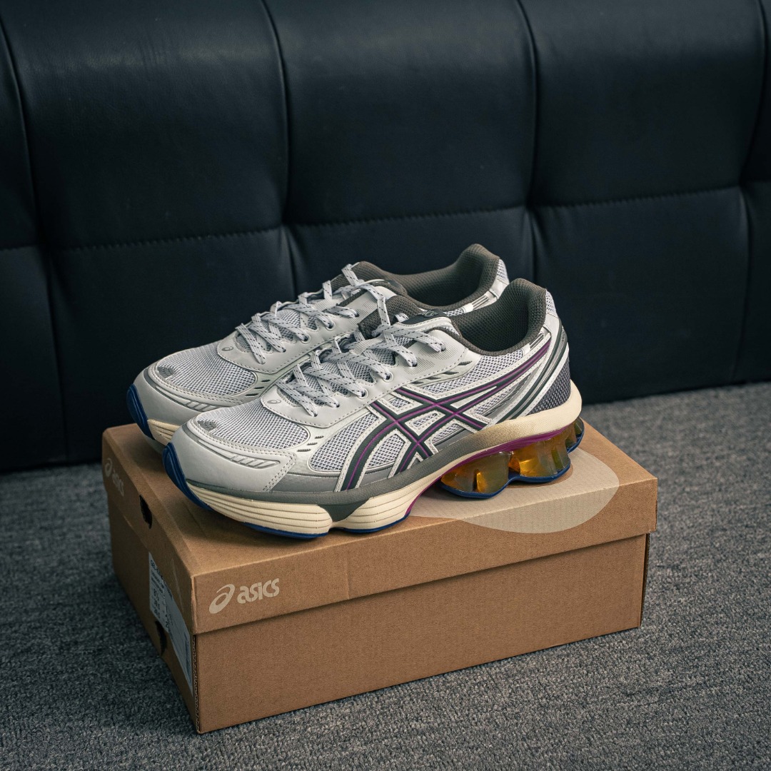 💰250         核心私

Asics Gel-Kinetic Fluent 
亚瑟士运动休闲透气专业跑鞋 
新一代缓震未来感跑鞋
鞋面复杂的切割和银色细节极具前卫风格
大底科技十足且独特外观的GEL
不仅在视觉上夺人眼球 同时可提供全天候的舒适缓冲
更多细节后半掌GEL+
前半掌FFBlast中底科技堆叠
KIKO风的设计语言拼接ASICS鞋体流线
耐磨材质耐磨性强,稳定性高抓地更牢,不易打滑
货号：1203A591-100
尺码：40 40.5 41.5 42 42.5 43.5 44 45
3116