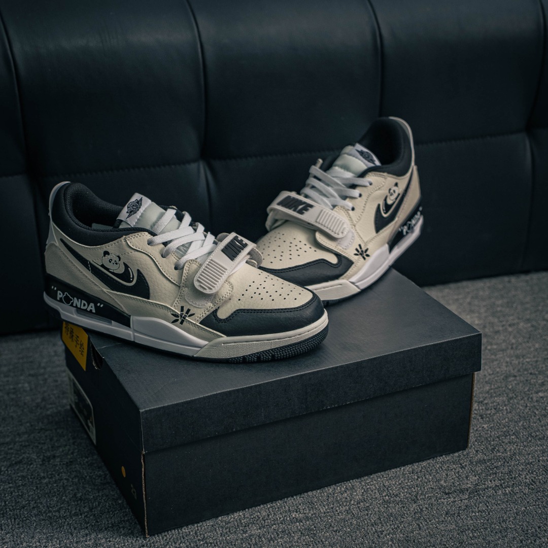 核心私 Nike Air Jordan Legacy 312 Low 乔丹 AJ 312 最强三合一混合版 有着交错结合的设计,它的名字就展现出它所包含的鞋款元素,312 分别对应了 Air Jordan 3、Air Jordan 1 和 Air Trainer 2,将这三双经典又有不俗人气的鞋款融合,“最强三合一” 的名称由此得来 货号:HL1811 101
