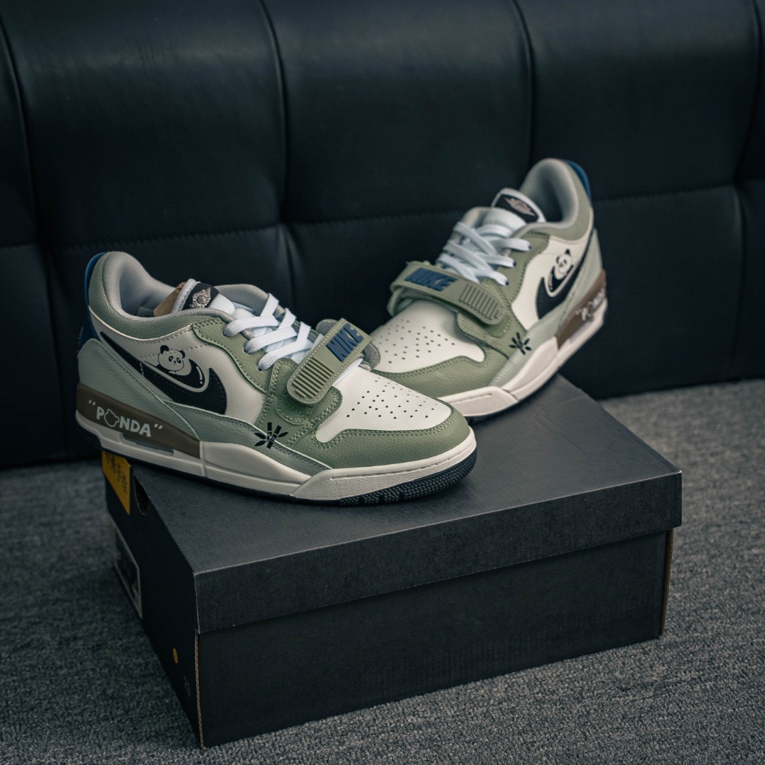 核心私 Nike Air Jordan Legacy 312 Low 乔丹 AJ 312 最强三合一混合版 有着交错结合的设计,它的名字就展现出它所包含的鞋款元素,312 分别对应了 Air Jordan 3、Air Jordan 1 和 Air Trainer 2,将这三双经典又有不俗人气的鞋款融合,“最强三合一” 的名称由此得来 货号:HV5970 101