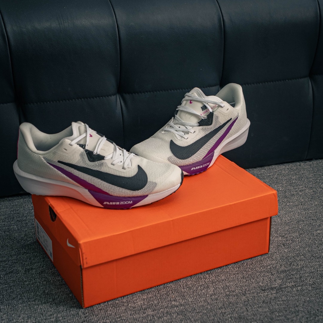核心私 NIKE AIR ZOOM RIVAL FLY 4超弹透气轻量跑步鞋鞋款搭载 Flyknit 材料 出众弹性 易于穿脱 采用React技术 轻盈耐 跑步健身房锻炼最佳选择之一 货号:FV6040 100 as