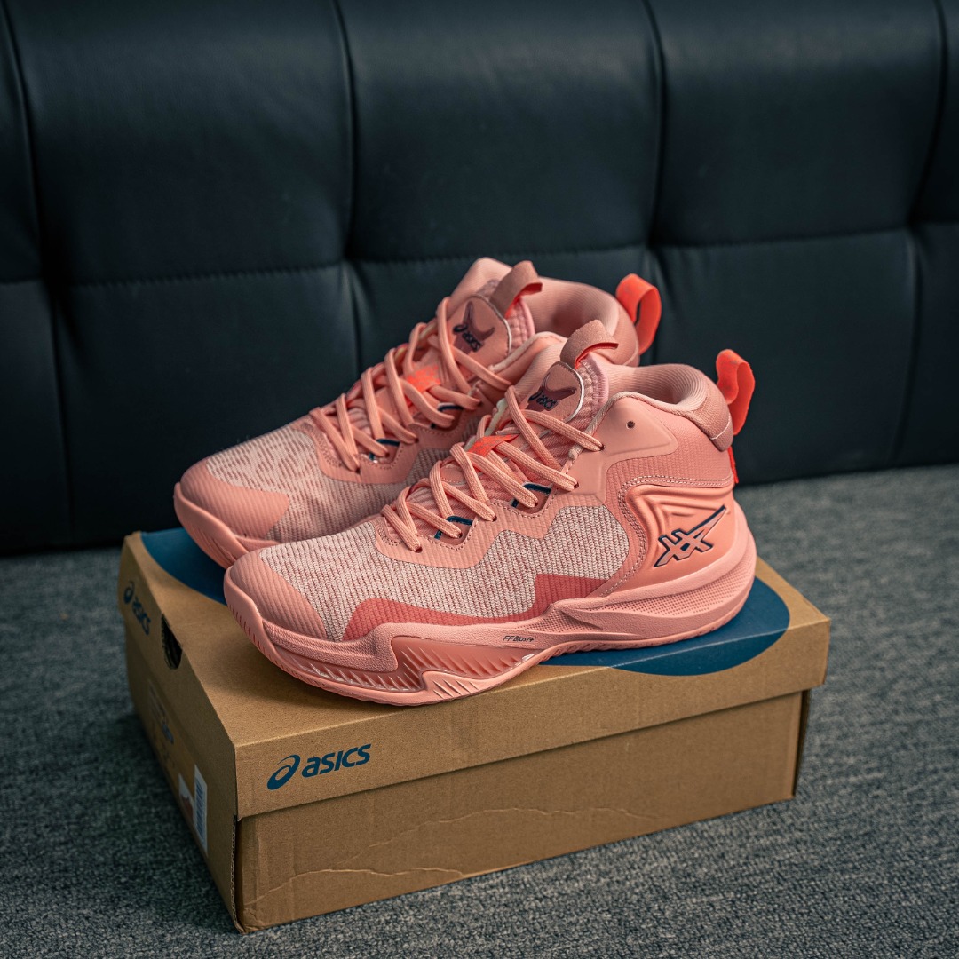 [Asics Series]and raise the overall center of gravity Provides higher cushioni