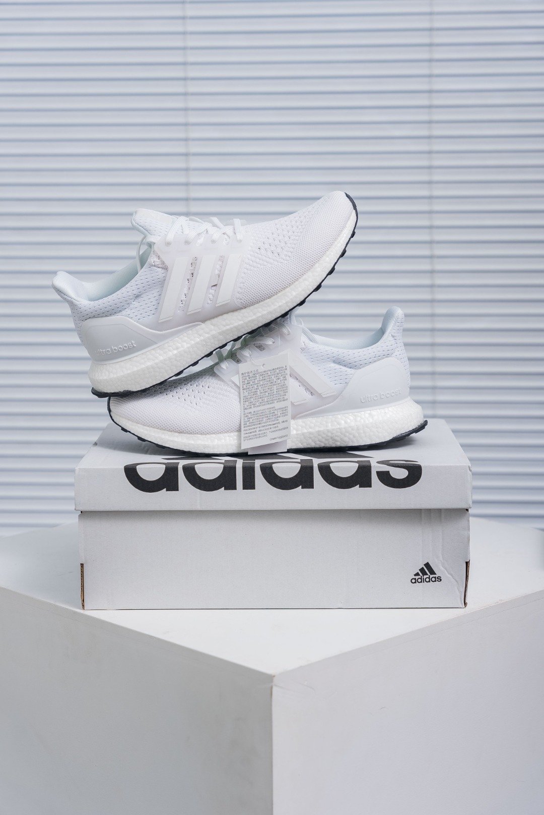 💰180
阿迪达斯2023夏季款女鞋ULTRABOOST缓震轻便透气运动跑步鞋
货号：HQ4202
尺码：35.5 36 36.5 37.5 38 38.5 39 40 40.5 41 42 42.5 43 44 45 46
