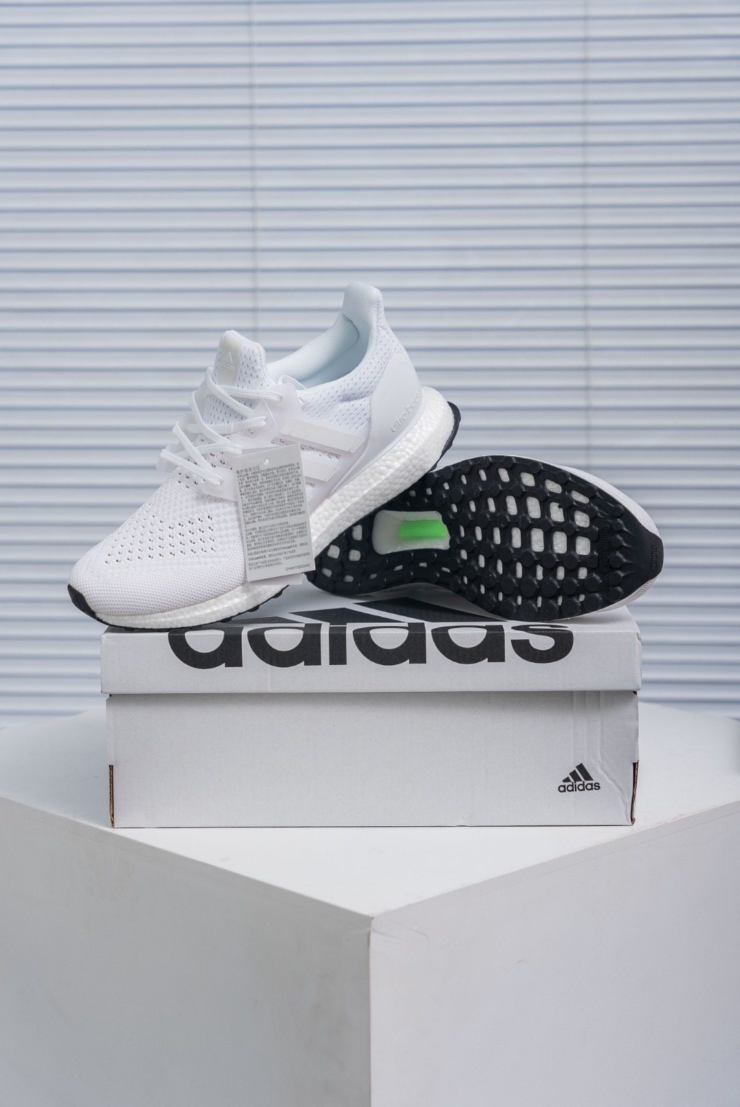 💰180
阿迪达斯2023夏季款女鞋ULTRABOOST缓震轻便透气运动跑步鞋
货号：HQ4202
尺码：35.5 36 36.5 37.5 38 38.5 39 40 40.5 41 42 42.5 43 44 45 46
