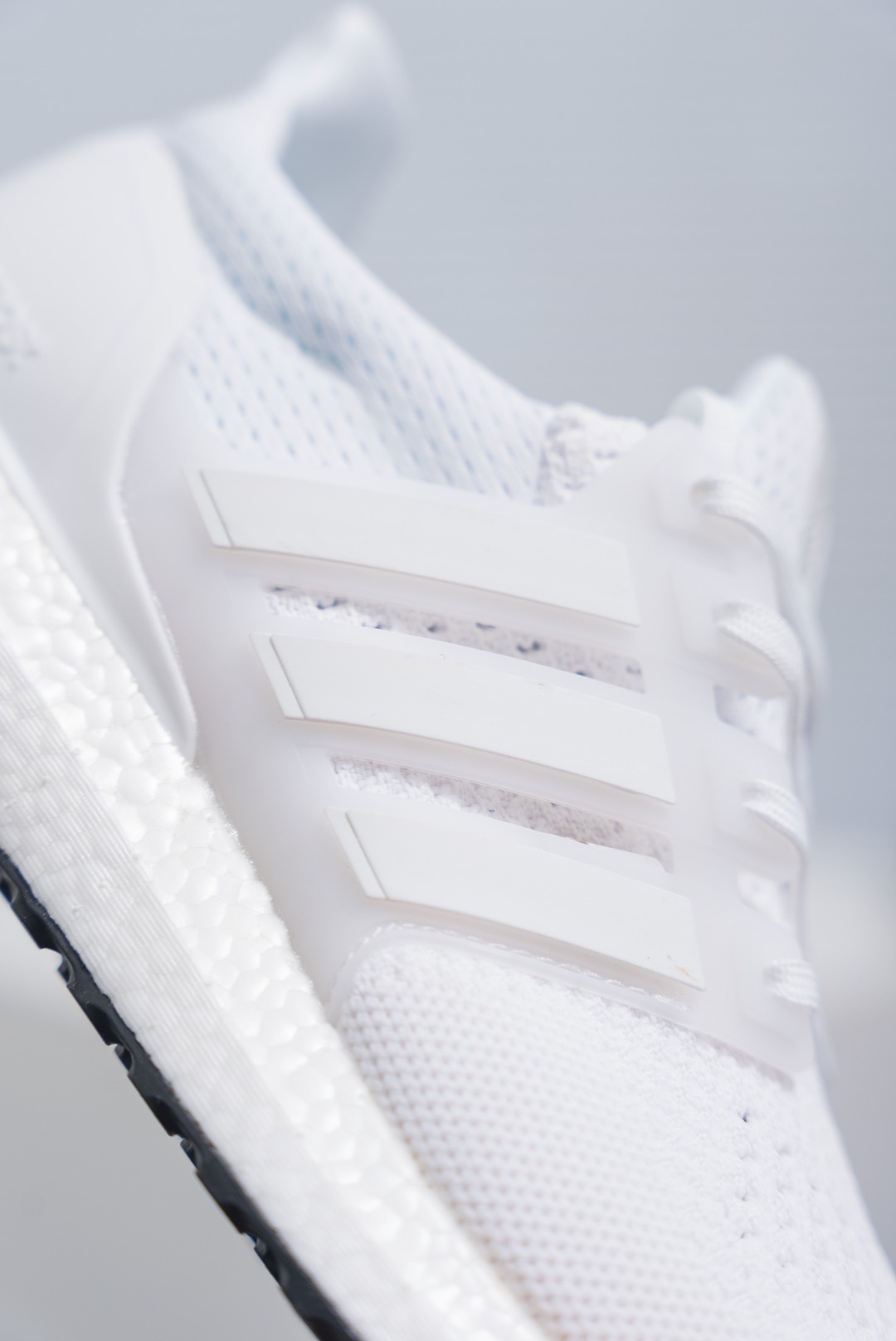 💰180
阿迪达斯2023夏季款女鞋ULTRABOOST缓震轻便透气运动跑步鞋
货号：HQ4202
尺码：35.5 36 36.5 37.5 38 38.5 39 40 40.5 41 42 42.5 43 44 45 46
