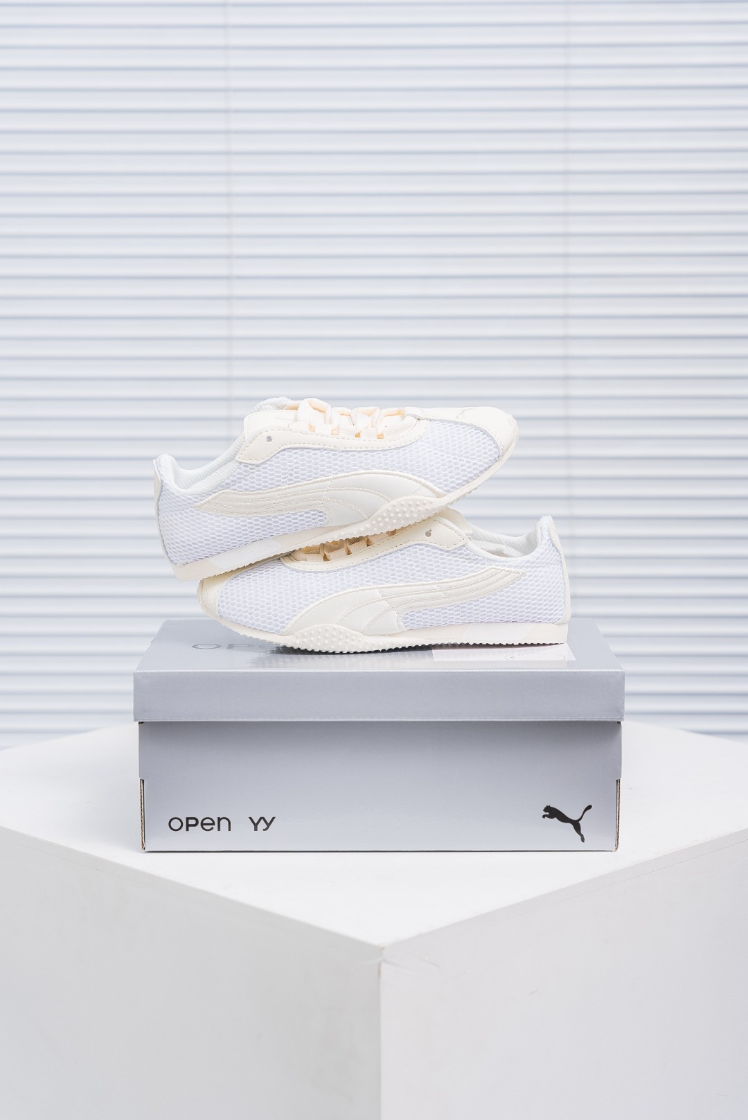 💰150
Puma H-STREET
彪马薄底系列 复古运动休闲跑鞋 
鞋面设计轻量透气 提供了舒适性和穿着感受
柔软内里材质 穿着更加舒适
橡胶鞋底提供持久的牵引力
货号：405046 01
尺码：35 36 37 37.5 38 38.5 39 40 40.5 41 42 42.5 43
