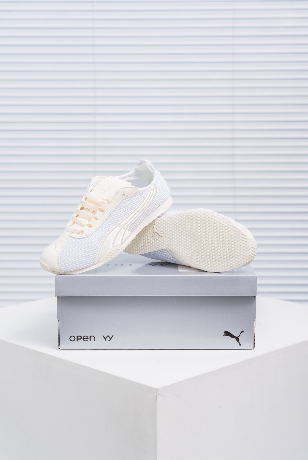 💰150
Puma H-STREET
彪马薄底系列 复古运动休闲跑鞋 
鞋面设计轻量透气 提供了舒适性和穿着感受
柔软内里材质 穿着更加舒适
橡胶鞋底提供持久的牵引力
货号：405046 01
尺码：35 36 37 37.5 38 38.5 39 40 40.5 41 42 42.5 43
