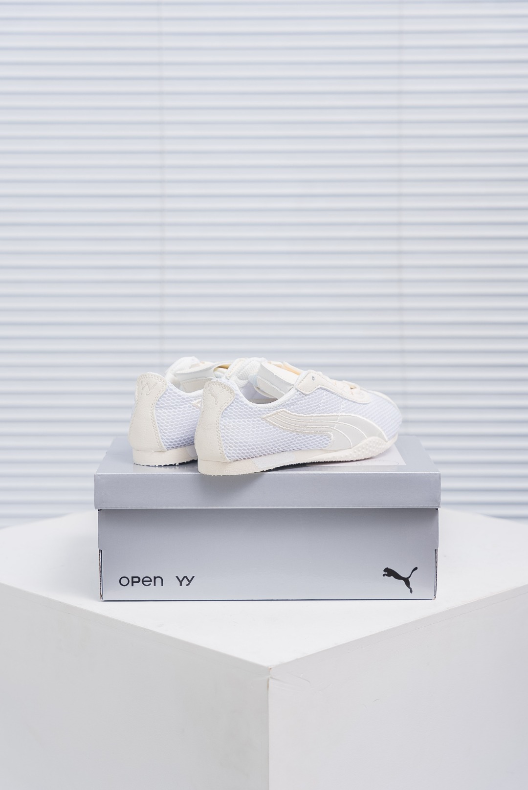 💰150
Puma H-STREET
彪马薄底系列 复古运动休闲跑鞋 
鞋面设计轻量透气 提供了舒适性和穿着感受
柔软内里材质 穿着更加舒适
橡胶鞋底提供持久的牵引力
货号：405046 01
尺码：35 36 37 37.5 38 38.5 39 40 40.5 41 42 42.5 43

