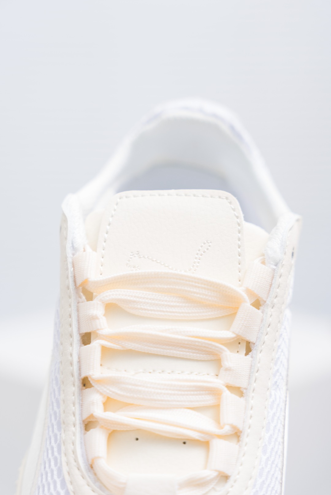 💰150
Puma H-STREET
彪马薄底系列 复古运动休闲跑鞋 
鞋面设计轻量透气 提供了舒适性和穿着感受
柔软内里材质 穿着更加舒适
橡胶鞋底提供持久的牵引力
货号：405046 01
尺码：35 36 37 37.5 38 38.5 39 40 40.5 41 42 42.5 43
