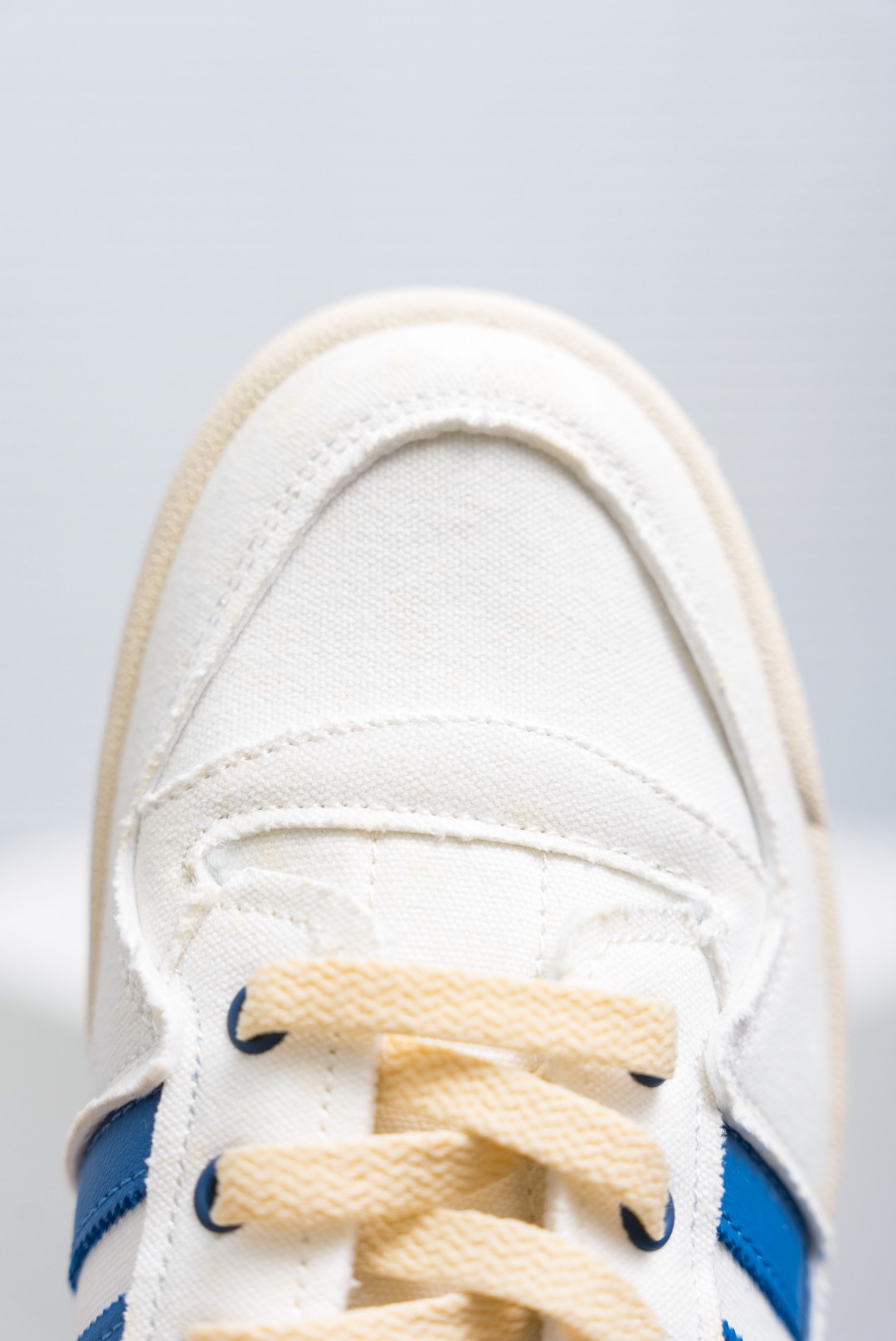 💰180
Adidas Forum  LOW CL三叶草低邦
经典魔术贴复古板鞋 男女潮流头层皮休闲鞋
货号：HR0458
尺码：36 36.5 37 38 38.5 39 40 40.5 41 42 42.5 43 44 45
