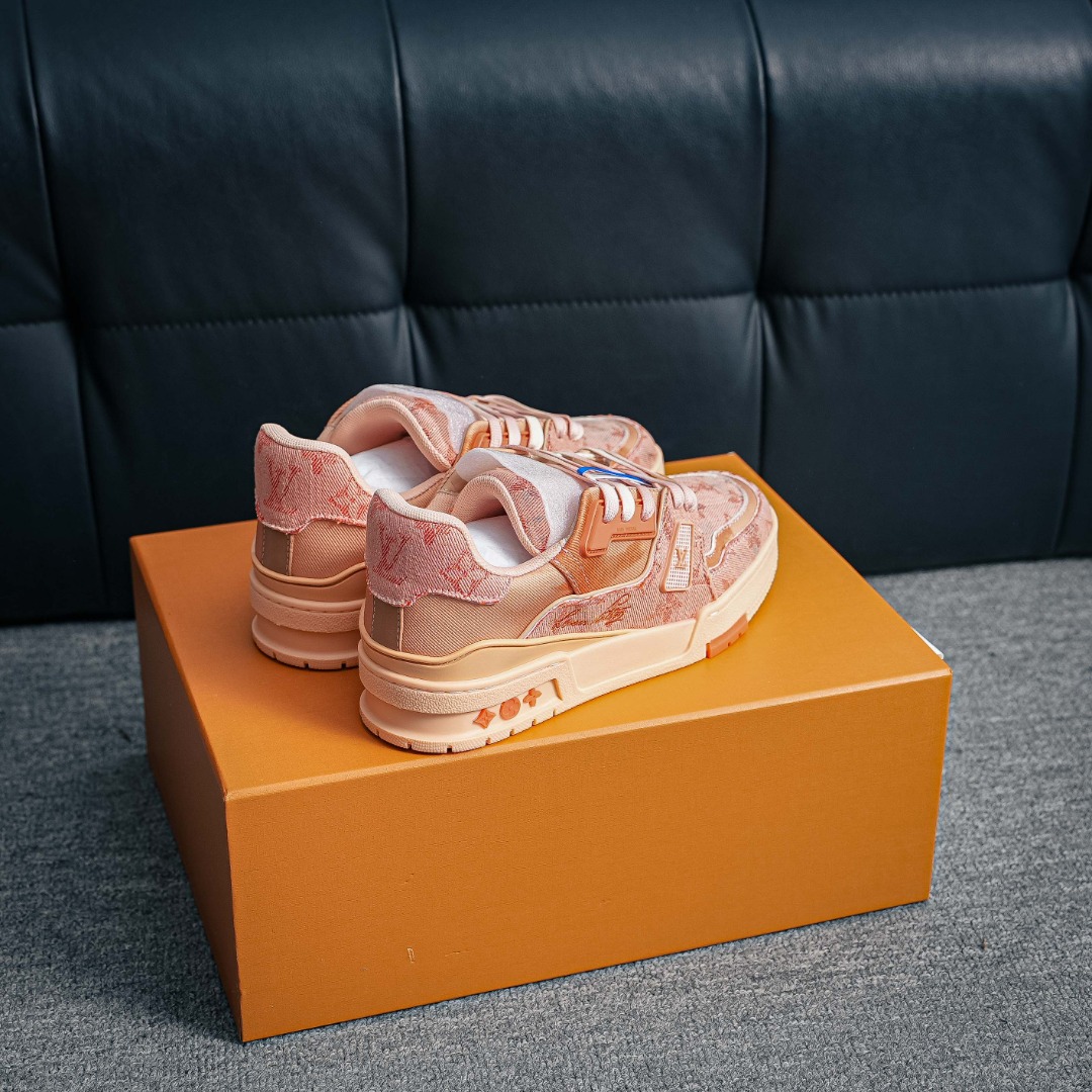 420 LV ARCH LICHT SNEAKER LV路易威登低帮板鞋-Chinese UA Cheap High Quatity Brand Clothes Bags handbags Sneakers wholesale wholesaler seller from China Factory suppliers Fashion Clothing Shoes best Quality Beautiful Price 420 LV ARCH LICHT SNEAKER LV路易威登低帮板鞋