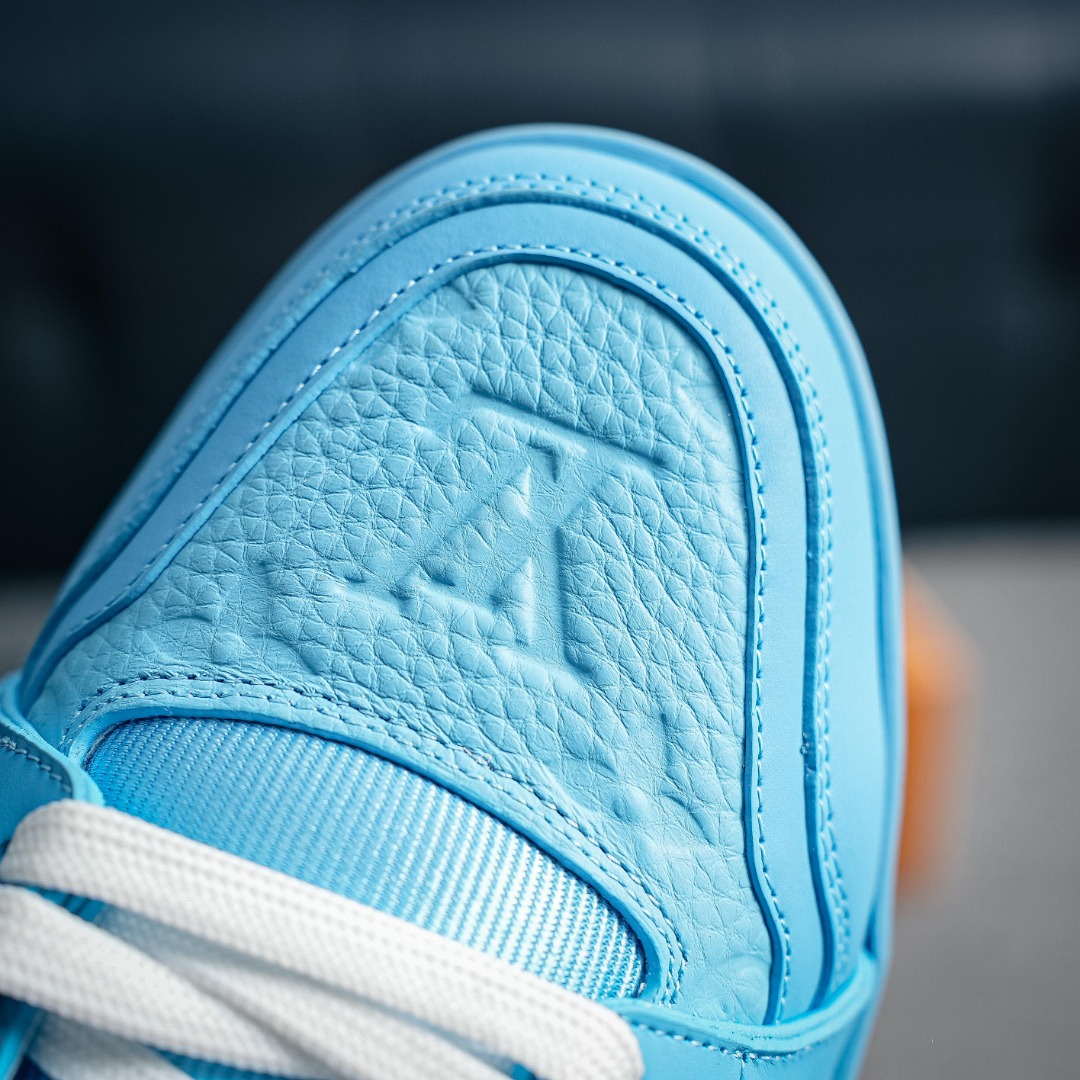 420 路易威登Louis Vuitton Trainer Sneaker Low 运动系列低帮复古百搭休闲运动文化篮球板鞋“ Virgil Abloh 从复古篮球鞋汲取灵感-Chinese UA Cheap High Quatity Brand Clothes Bags handbags Sneakers wholesale wholesaler seller from China Factory suppliers Fashion Clothing Shoes best Quality Beautiful Price 420 路易威登Louis Vuitton Trainer Sneaker Low 运动系列低帮复古百搭休闲运动文化篮球板鞋“ Virgil Abloh 从复古篮球鞋汲取灵感