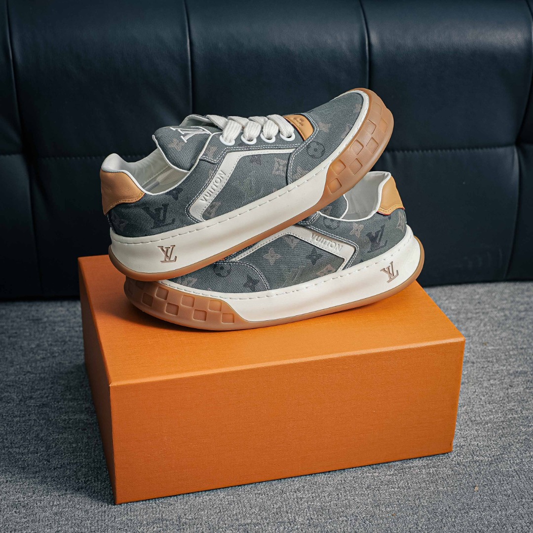 360 路易威登LOUIS VUITTON Tilted Low Sneakers 倾斜系列低帮复古休闲运动文化百搭板鞋“LV组合tpu生胶底”1AJAM2-Chinese UA Cheap High Quatity Brand Clothes Bags handbags Sneakers wholesale wholesaler seller from China Factory suppliers Fashion Clothing Shoes best Quality Beautiful Price 360 路易威登LOUIS VUITTON Tilted Low Sneakers 倾斜系列低帮复古休闲运动文化百搭板鞋“LV组合tpu生胶底”1AJAM2