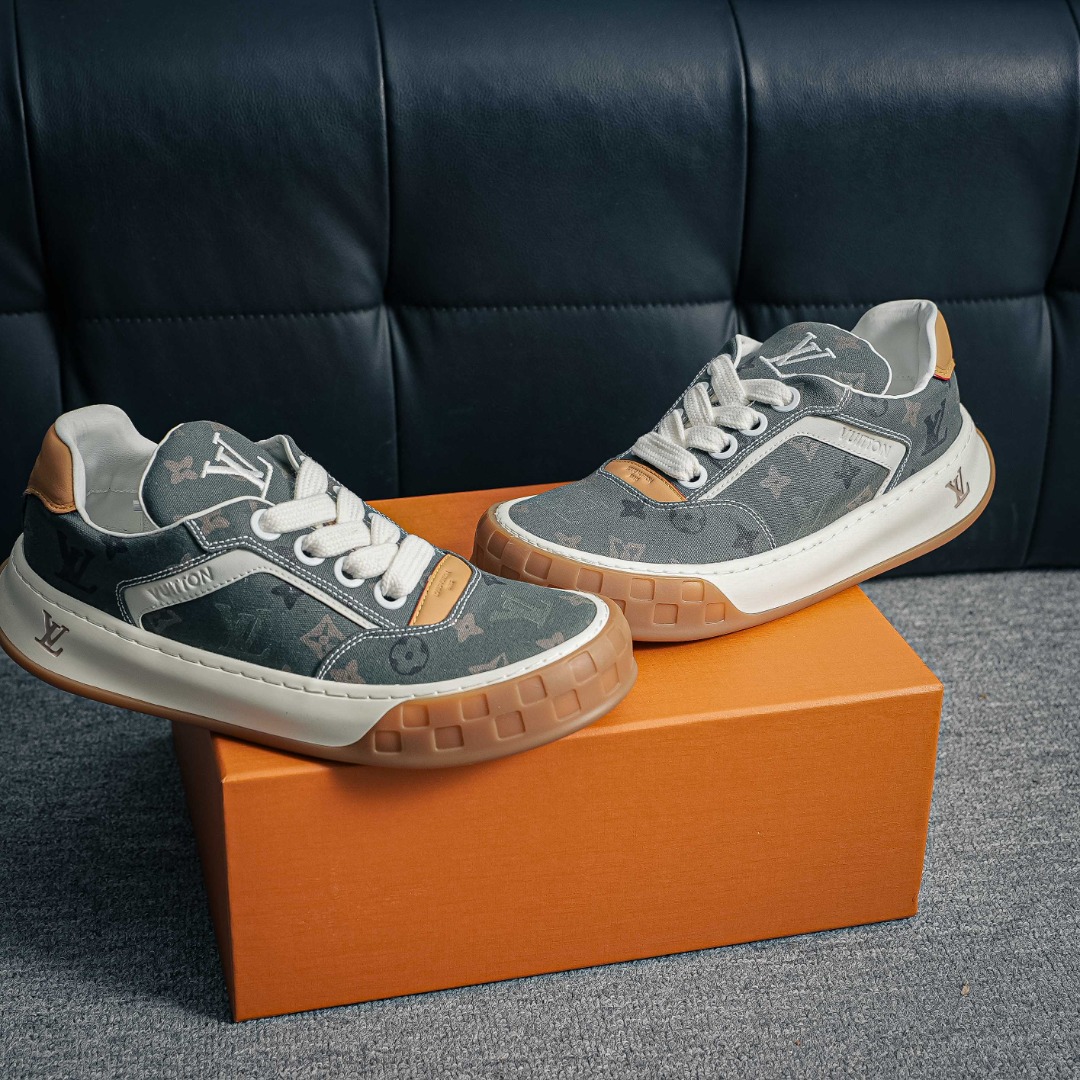 360 路易威登LOUIS VUITTON Tilted Low Sneakers 倾斜系列低帮复古休闲运动文化百搭板鞋“LV组合tpu生胶底”1AJAM2-Chinese UA Cheap High Quatity Brand Clothes Bags handbags Sneakers wholesale wholesaler seller from China Factory suppliers Fashion Clothing Shoes best Quality Beautiful Price 360 路易威登LOUIS VUITTON Tilted Low Sneakers 倾斜系列低帮复古休闲运动文化百搭板鞋“LV组合tpu生胶底”1AJAM2