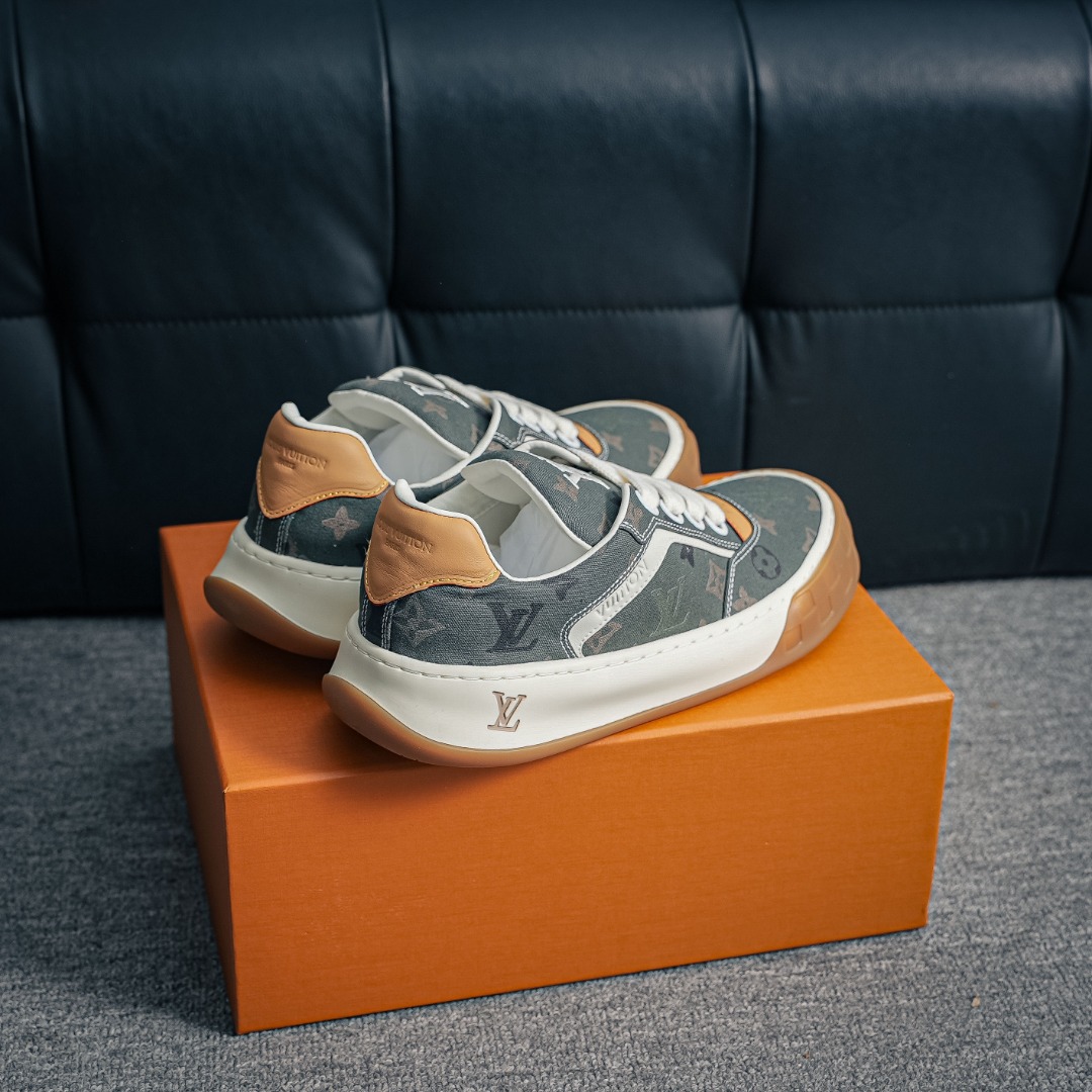 360 路易威登LOUIS VUITTON Tilted Low Sneakers 倾斜系列低帮复古休闲运动文化百搭板鞋“LV组合tpu生胶底”1AJAM2-Chinese UA Cheap High Quatity Brand Clothes Bags handbags Sneakers wholesale wholesaler seller from China Factory suppliers Fashion Clothing Shoes best Quality Beautiful Price 360 路易威登LOUIS VUITTON Tilted Low Sneakers 倾斜系列低帮复古休闲运动文化百搭板鞋“LV组合tpu生胶底”1AJAM2