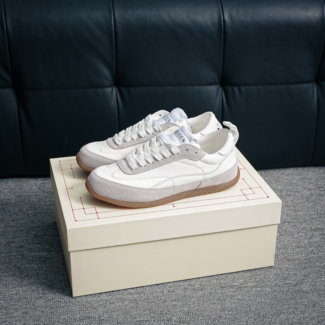 Alexander McQUEEN 麦昆 德训鞋运动鞋 流畅的圆形鞋头