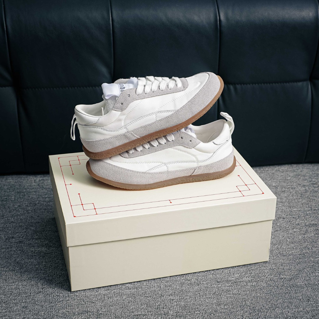 Alexander McQUEEN 麦昆 德训鞋运动鞋 流畅的圆形鞋头