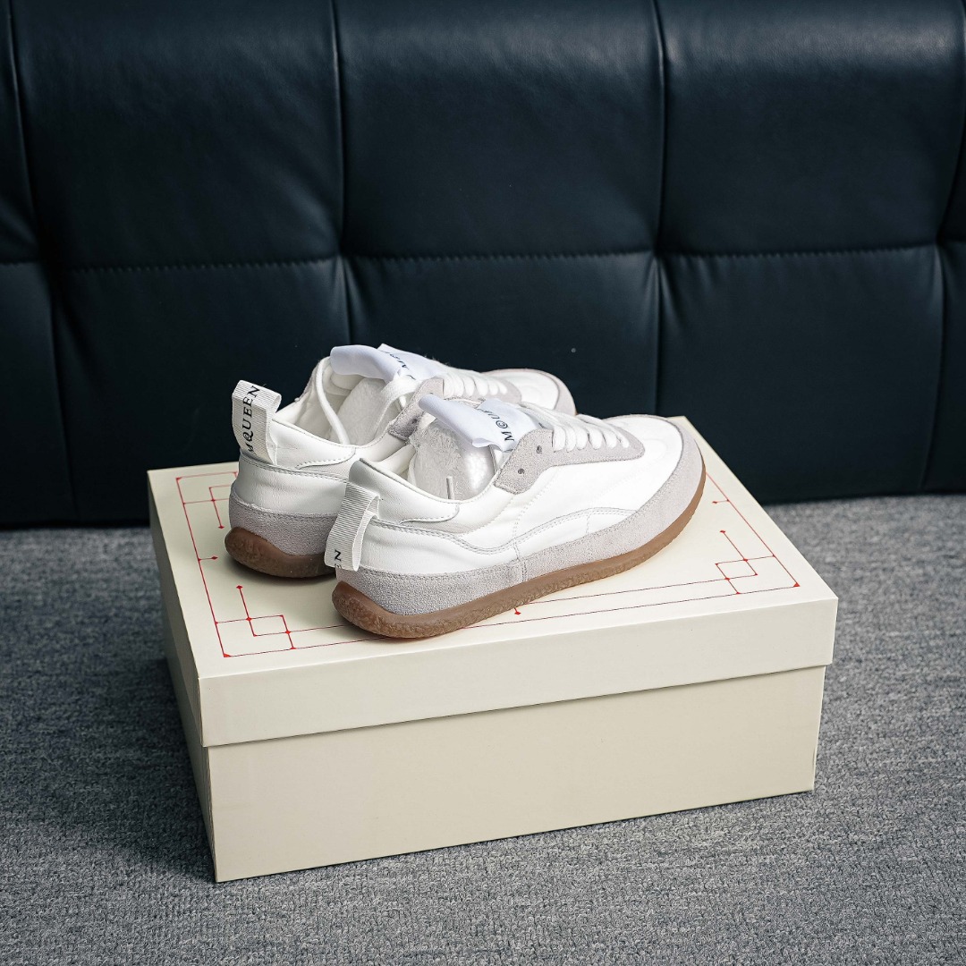 Alexander McQUEEN 麦昆 德训鞋运动鞋 流畅的圆形鞋头