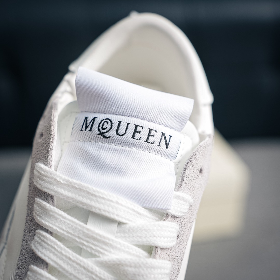 Alexander McQUEEN 麦昆 德训鞋运动鞋 流畅的圆形鞋头 Alexander McQUEEN 麦昆 德训鞋运动鞋 流畅的圆形鞋头