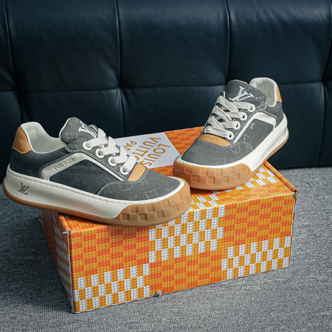 LOUIS VUITTON Tilted 系列 2026 早春全新上架 LV 路易威登 Tilted Low Sneakers 倾斜系列低帮复古休闲运动板鞋-Top High Quatity Cheap Sneakers Fashion Clothing Clothes Bags handbags Shoes of all Brand wholesale With The best Quality And Beautiful Price from China Factory Chinese suppliers wholesaler seller LOUIS VUITTON Tilted 系列 2026 早春全新上架 LV 路易威登 Tilted Low Sneakers 倾斜系列低帮复古休闲运动板鞋