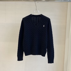 🛒𝐍𝐄𝐖 · 𝟐𝟎𝟐6/爆款现货 【原单品质】RL*|2026新款麻花V领针织衫 系列款 老钱风穿搭 气质百搭绝美 🛒𝐍𝐄𝐖 · 𝟐𝟎𝟐6/爆款现货 【原单品质】RL*|2026新款麻花V领针织衫 系列款 老钱风穿搭 气质百搭绝美