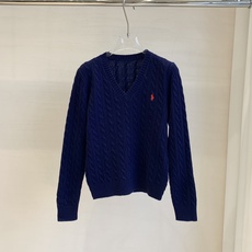 🛒𝐍𝐄𝐖 · 𝟐𝟎𝟐6/爆款现货 【原单品质】RL*|2026新款麻花V领针织衫 系列款 老钱风穿搭 气质百搭绝美 🛒𝐍𝐄𝐖 · 𝟐𝟎𝟐6/爆款现货 【原单品质】RL*|2026新款麻花V领针织衫 系列款 老钱风穿搭 气质百搭绝美