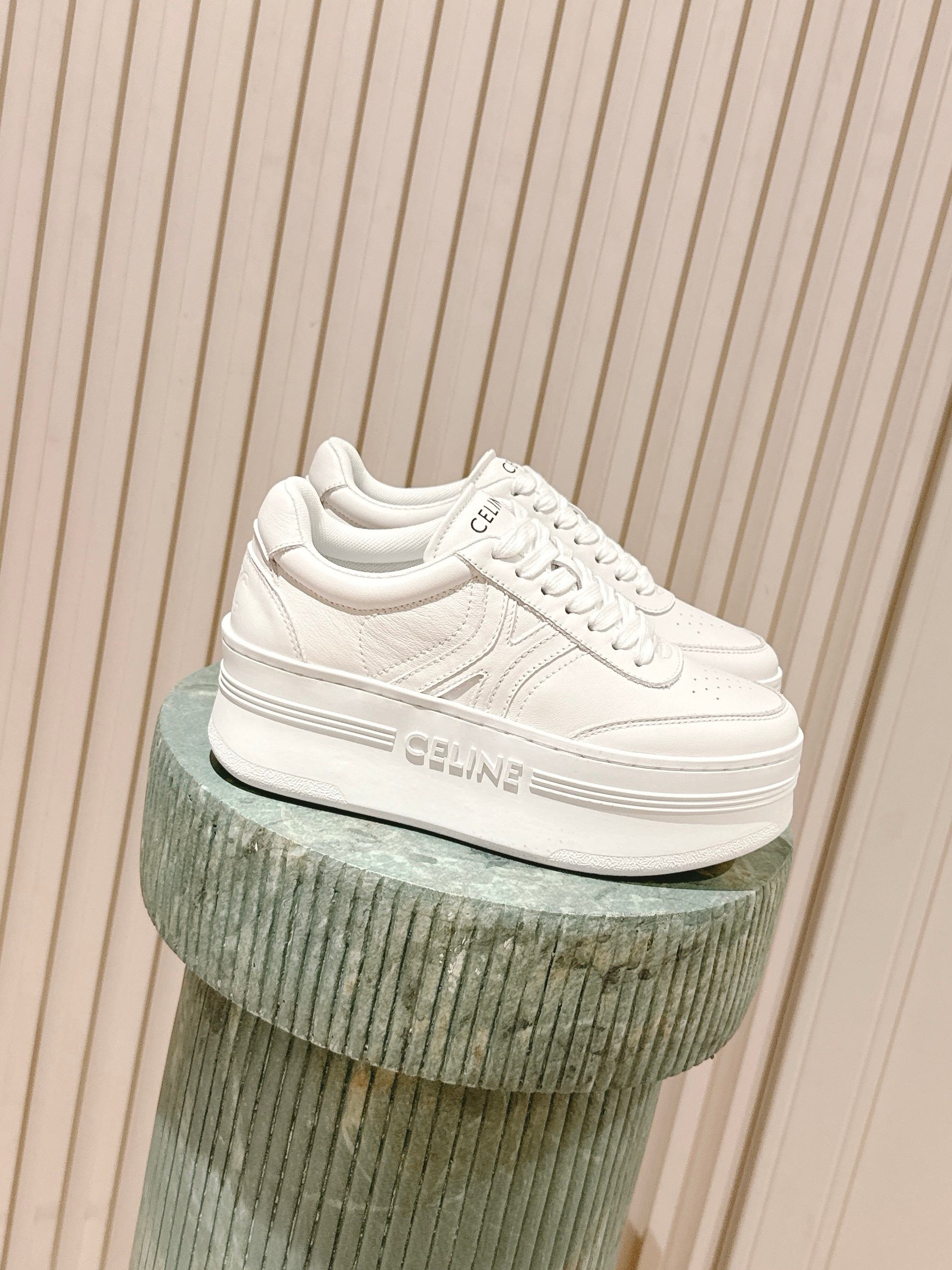 :Celine Block CELINE 🛍📦
▪️ : ▪️ ▪️ ▪️ 5CM
▪️Taglia: 35-40