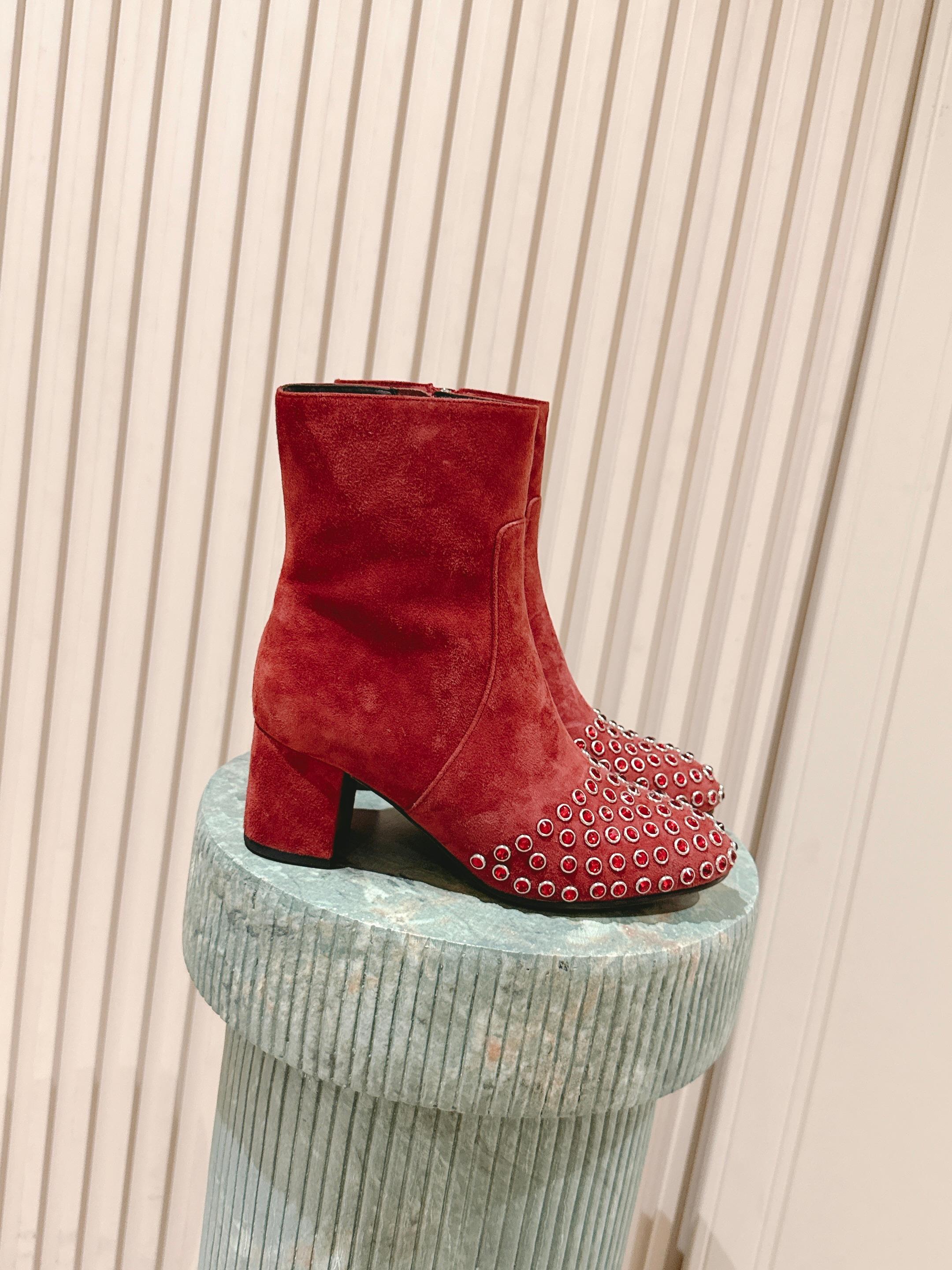 NO:479767,Top version::alaia Crystal Ankle Boots New Product 25 Autumn and Winter Make a blingbling girl paper. This is too shining, and the thick heels are also very stable!  Calfskin material, cowhide sole size 35-41, boots, alaia, boots, cowhide19860909顶级版本::alaia 水晶踝靴新品 25秋冬 做个blingbling的女孩纸啊 这也太闪耀啦,而且粗跟也很稳！ 小牛皮材质,牛皮底 size 35-41,靴子,alaia,boots,cowhide,Women's Shoes