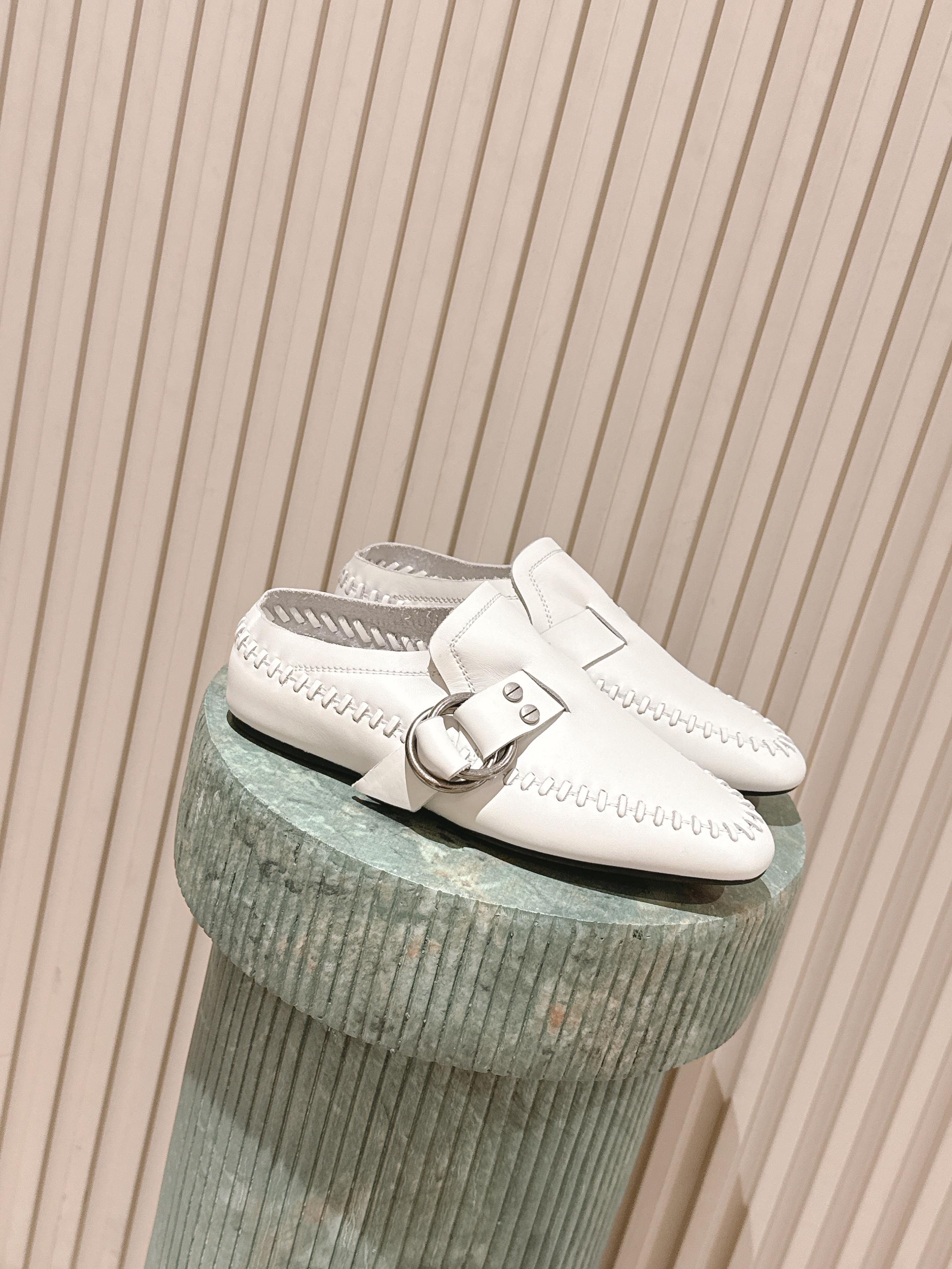 NO:479641,Top version: anndemeulemester 25 autumn and winter boots. It’s so cool, with very heavy industry details and the texture of calfskin is also amazing!  The buckle design is also very suitable for different leg shapes!  No matter how you match it, it will be very spicy. size 35-41, loafers, boots, cowhide19860909顶级版本:anndemeulemeester 25秋冬靴款 太飒了吧,非常重工的细节设计,小牛皮的质感也超赞！ 搭扣设计对不同腿形包容度也很好！ 随便怎么搭都很辣啊 size 35-41,乐福鞋,loafers,boots,cowhide,Women's Shoes