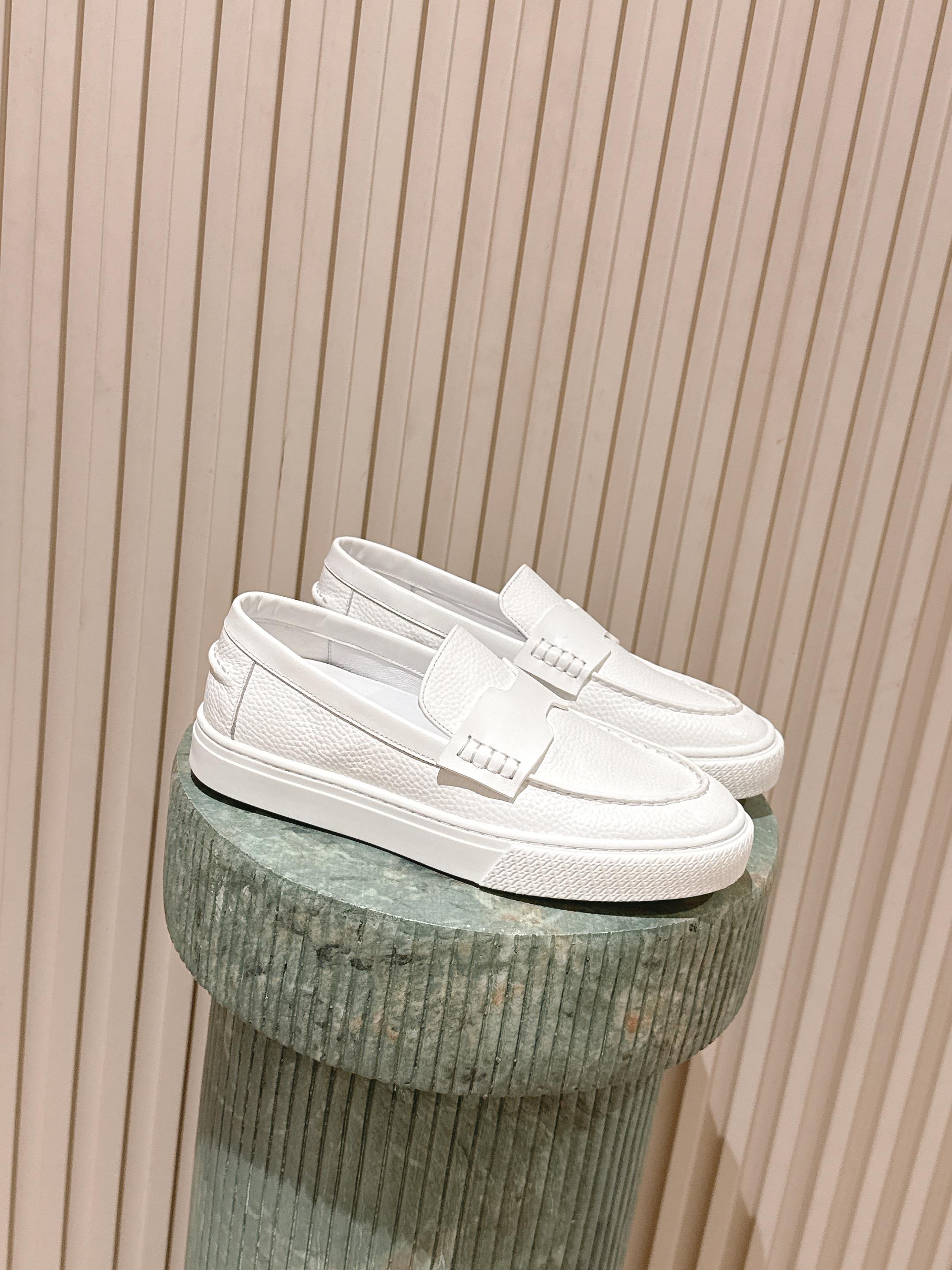 NO:559598,Purchasing agent for women, men, Hermes classic H, couple style, loafers, durable, casual, simple style, lace-free casual sports shoes, comfortable, casual, versatile, fabric: custom imported suede, lining: sheepskin lining, outsole: original molded outsole.  46 (customized, non-refundable), loafers, hermes, hermes, loafers, sneakers, sheepskin, chamois leather19860909代购级女 男 Hermes 爱马仕经典H 情侣款 乐福鞋 经久不衰 休闲 简约风格免系带休闲运动鞋 舒适 休闲 百搭 面料: 定制进口麂皮 内里: 羊皮内里 大底: 原版开模大底 Size女35-41（40 41订做不退换） 男39-46（45 46订做不退换）,乐福鞋,hermes,hermes,loafers,sneakers,sheepskin,chamois leather,Women's Shoes