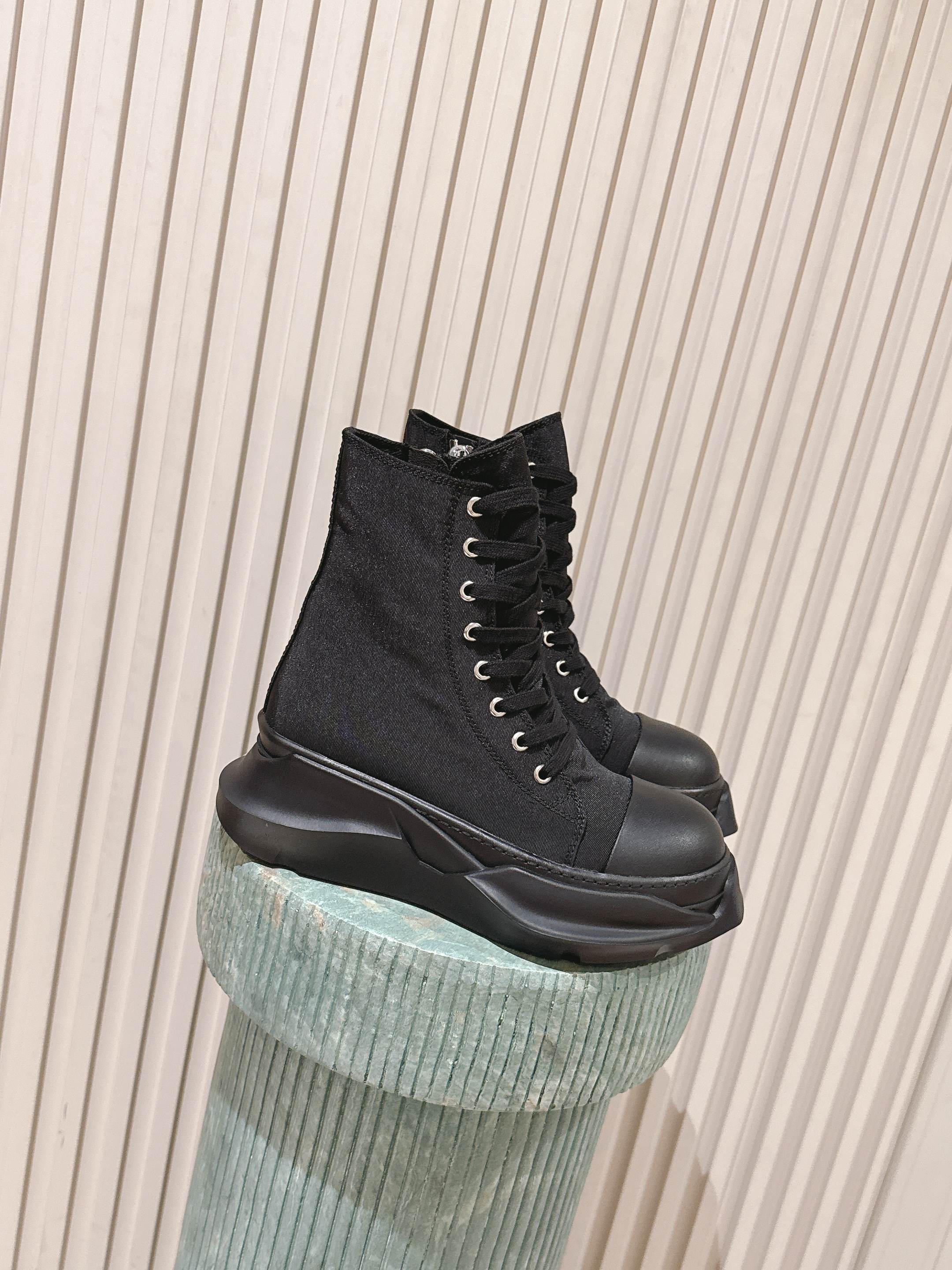 NO:498724,Top version of couples, short top, high top, Rick Owens 25 new style, casual shoes, dark series, high street must-have, couples!  This is a shoe that has its own topics when it is launched. There are constant controversy in the sale. This pair of shoes can also be said to be unsubstituted by other RO shoes. Upper: high-density canvas TPu large non-slip sole. Size 35-45, boots, boots, boots19860909顶级版本情侣款 矮帮高帮 瑞克欧文斯Rick Owens 25新款 休闲鞋 暗黑系列 高街必备,情侣款！ 这是一款上线就自带话题的鞋款 发售争议不断 这双鞋也可以说是其它RO鞋款代替不了的 鞋面:高密度帆布 TPu大防滑大底 码数35-45,靴子,boots,Women's Shoes