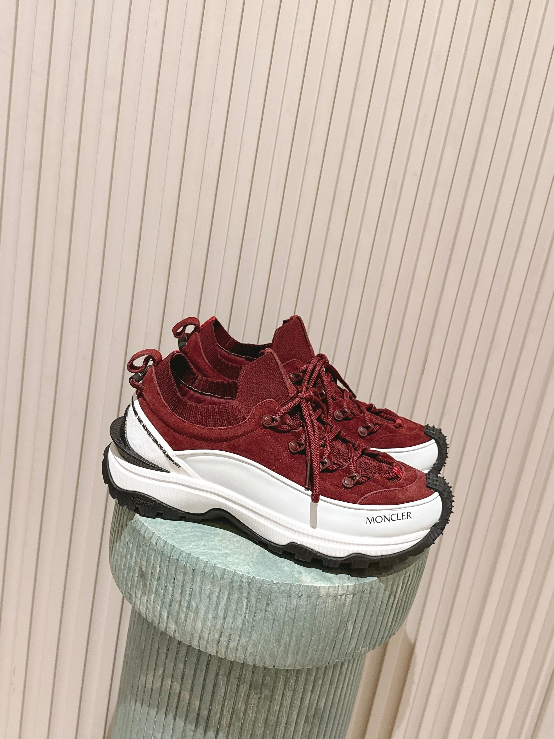 NO:512424,Top version of men's Moncler Moncler/Mossor Trailgrip Lite3 series Outdoor Casual Sports Shoes Dad Shoes Original Purchase and development Made this Trailgrip Lite 3 is made of cow slit leather and is designed for outdoor activities in warm weather. It is designed with knitted socks, making it easier to wear, EVA midsole adds flexibility, and the Vibram MEGAGRIP composite bottom gives the shoes excellent grip and durability. Ortholite insole is easy to clean, while enhancing the permeability of the shoes and providing comfortable cushioning effect. Delivery counter exquisite packaging Fabric: Original customized technology breathable fabric Inner: Imported breathable mesh Sole: Original mold foam + rubber material Sole 4CM Size:  Men's 39-45 (38/45 customized size, casual shoes/sports shoes, Moncler, Moncler, sneakers19860909顶级版本男款 Moncler 盟可睐/蒙口Trailgrip Lite3系列 户外 休闲 运动鞋 老爹鞋 原版购入开发 做货 这款Trailgrip Lite 3采用牛剖层革制成,专为温暖天气下的户外活动而设计.搭配针织袜筒设计,穿着更加便捷,EVA中底倍添灵活性,Vibram MEGAGRIP复合底面赋予鞋履出色抓地力和耐久性.Ortholite鞋垫易于清洗,同时可增强鞋履的通透性,并提供舒适的缓冲效果 配送专柜精美包装 面料 : 原版定制科技透气面料 内里 : 进口透气网里 鞋底 : 原版开模发泡+橡胶材质 底厚 4CM Size : 男款39-45（38/45定制码,休闲鞋/运动鞋,Moncler,Moncler,sneakers,Women's Shoes