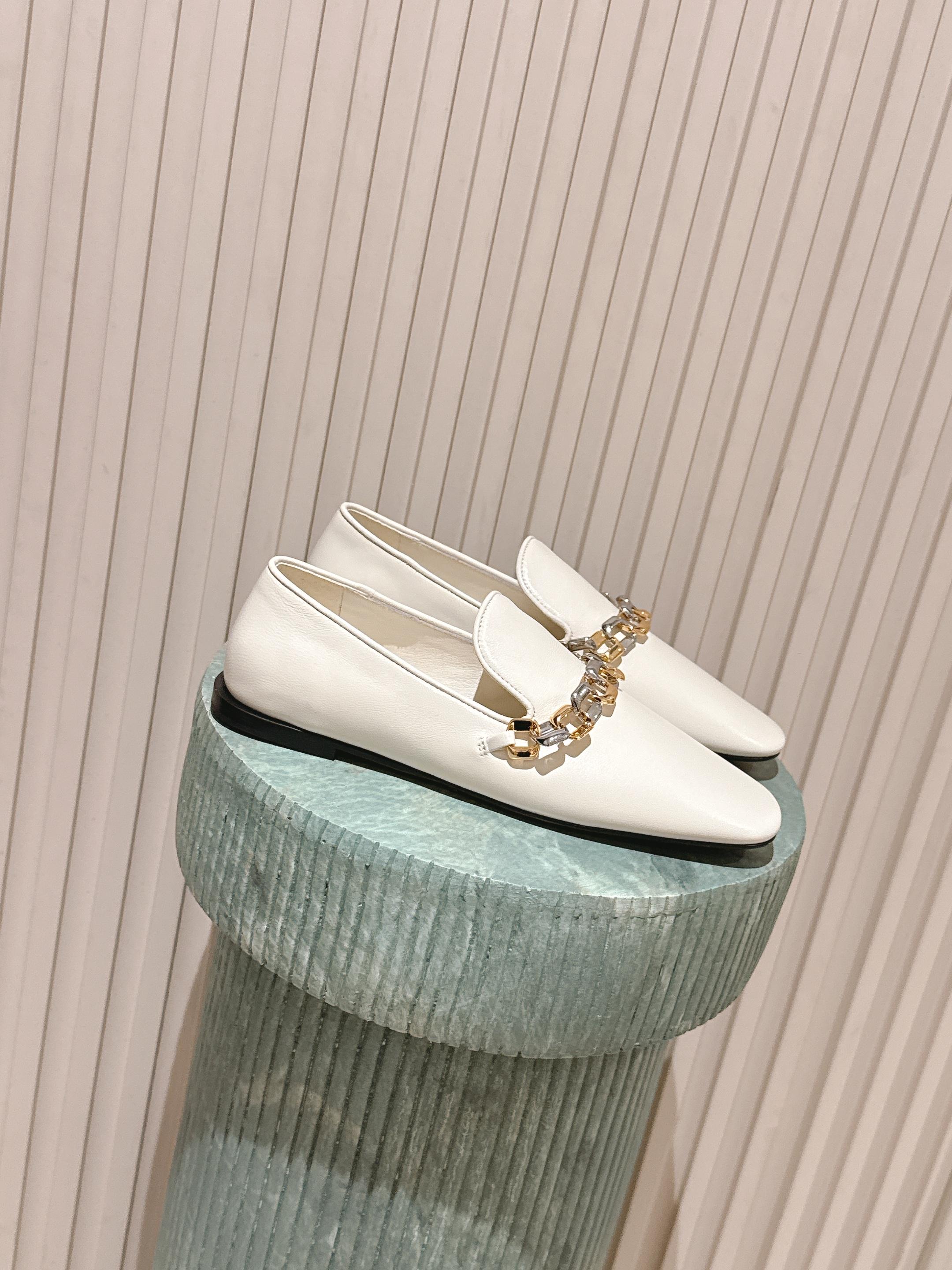 NO:512413,Purchase grade flat-sole with zipper: FW25 JILSANDER JILSANDER A good-looking single shoes. It's time to pay for the shoes. This deep-mouth door-tight shoe is specially equipped with feet, showing the capable temperament, classic and elegant cowhide material, soft and delicate, easy to match with elegant head shape and sexy chain design, revealing a feminine taste. Breathable sheepskin inner, comfortable and not stuffy, and it's more comfortable to go on, and it's not tiring to walk. Outsole Italian leather sole + injection rubber (original board process) Size35-41 (40 41 custom made without return or exchange), single shoes, jil sander, cowhide, sheepskin19860909代购级平底带拉链: FW25 JILSANDER 吉尔桑德 好穿又好看的单鞋 入秋 该买单鞋了 这款深口门密鞋特别装脚,彰显干练气质,经典高雅牛皮材质,柔软细腻,易搭配优雅头型搭配性感链条设计,流露着若影若现的女人味.透气羊皮内里,舒适不闷脚,越穿越舒适,穿上走路完全不累 大底意大利真皮底＋注塑橡胶（原板工艺） Size35-41（40 41订做不退换）,单鞋,jil sander,cowhide,sheepskin,Women's Shoes