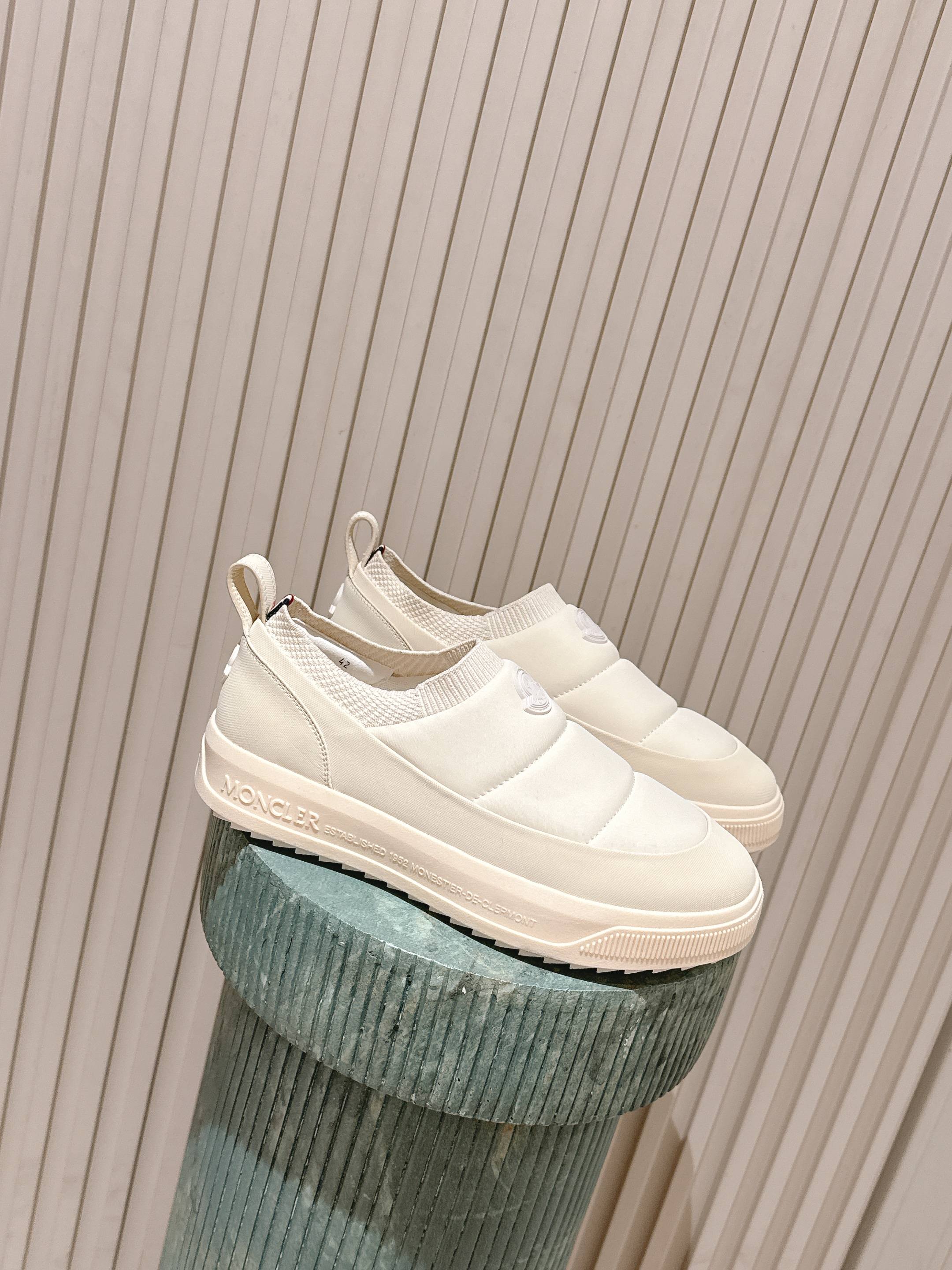 NO:559589,Top version of men's model Moncler/Moncler Altive series outdoor thick sole casual men's shoes original purchase development and production This Moncler Altive sneaker easily combines comfortable design and protection. With cow split leather upper, EVA midsole adds flexibility, and VibramMEGAGRIP composite bottom gives the shoe grip and durability. Ortholite insole is easy to clean, while enhancing the permeability of the shoe and providing a comfortable cushioning effect  Size 38-45 (38.45 customized), casual shoes/sports shoes, Moncler, Moncler, sneakers19860909顶级版本男款 Moncler盟可睐/蒙口Moncler Altive系列 户外 厚底 休闲男鞋 原版购入开发 做货 这款Moncler Altive运动鞋轻松融合舒适设计与保护性.搭配牛剖层革鞋面,EVA中底倍添灵活性,VibramMEGAGRIP复合底面赋予鞋履抓地力和耐久性. Ortholite鞋垫易于清洗,同时可增强鞋履的通透性,并提供舒适的缓冲效果 码数38-45（38.45定做）,休闲鞋/运动鞋,Moncler,Moncler,sneakers,Women's Shoes