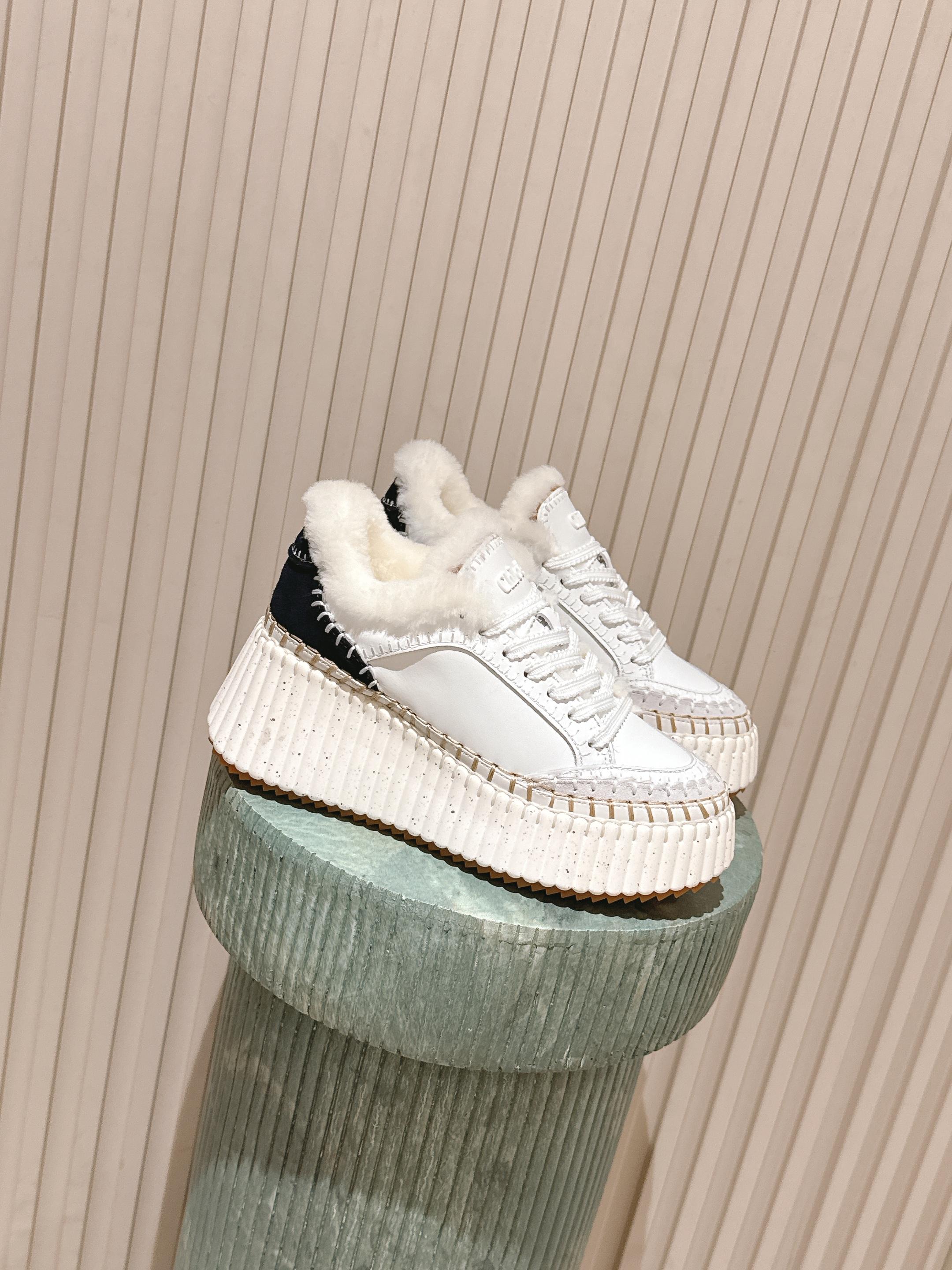 NO:559921,New color for the top version: Chloe’s new thick-soled wool all-in-one shoes!  The latest color matching is a cool trendy boot that looks amazing this season, buy it!  Exclusive mold opening and customization on the entire network. After 1 month of adjustment, it was restored to the authentic grade and counter inspection grade. Original one-to-one custom elastic socks on the upper, crystal sheepskin feet inside, and one-to-one model non-slip double-layer thickened non-slip and wear-resistant outsole!  Wear the height-increasing artifact!  Size35-39 (40 41 customized), casual shoes/sports shoes, boots, sneakers, sheepskin19860909顶级版本新播色: 克洛伊新款厚底羊毛一体单鞋！最新配色入手一款本季颜值爆表的酷潮靴,购入！全网独家开模定制,历经1个月调整还原正品级,专柜验货级别 鞋面原版一比一定制弹力袜,内里水晶羊皮垫脚,一比一楷模防滑双层加厚防滑耐磨大底！穿上增高神器！ Size35-39( 40 41 定做),休闲鞋/运动鞋,boots,sneakers,sheepskin,Women's Shoes