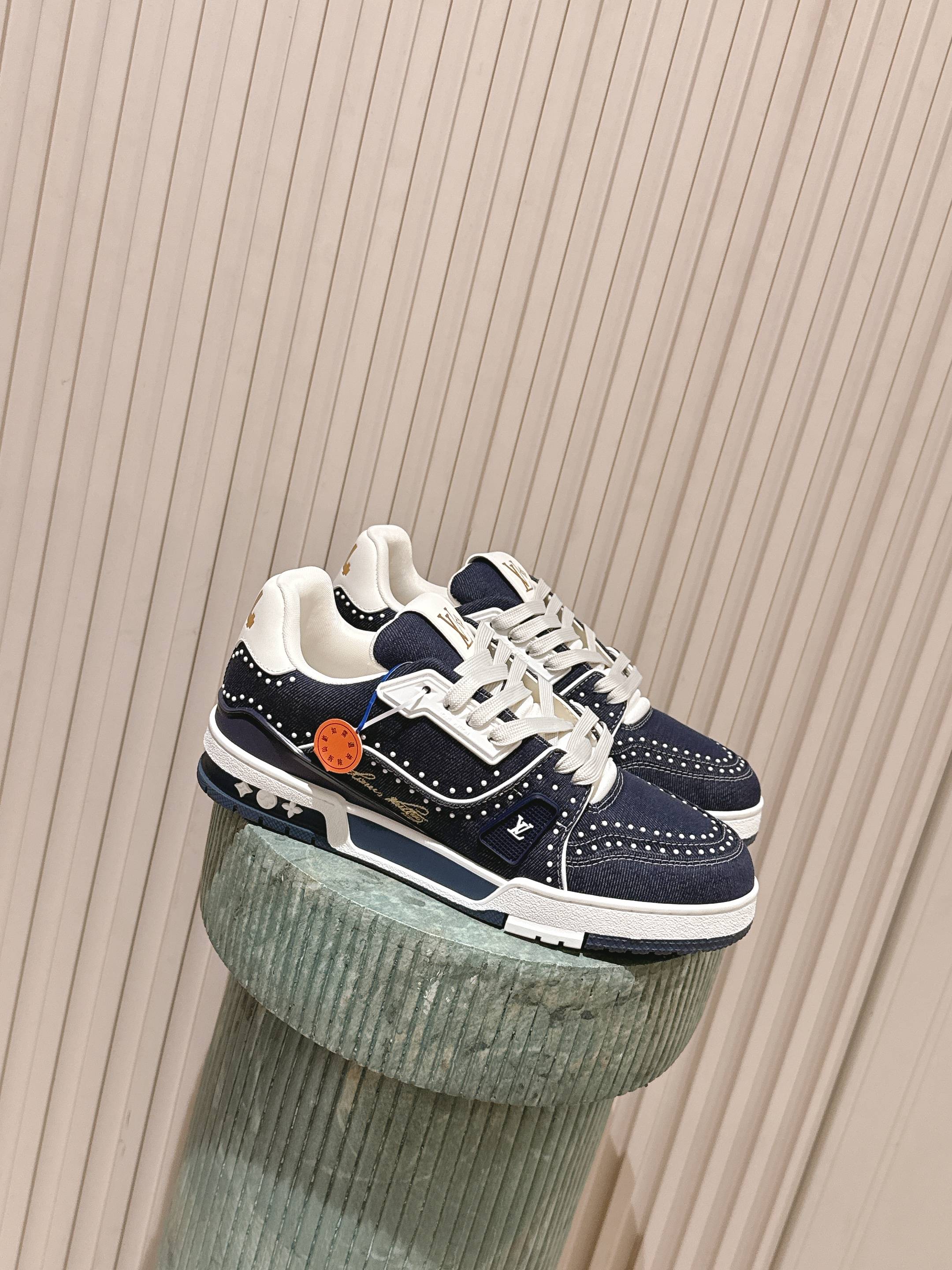 NO:593132,Top version: New color couple model 450: (plus gift box): Ordinary version: L Jialu brand show model Trainer basketball limited series sports shoes and casual shoes top version!  The leather material is imported cowhide and cowhide weaving heavy industry model!  Fabric: Original customized imported cowhide fabric Lining: Original customized breathable mesh lining Outsole: Original molded TPU combination outsole Size: Women's 35-40: Men's 39-44 (Men's 38/45 can be customized without return or exchange), casual shoes/sports shoes, louis vuitton, louis vuitton, sneakers, cowhide19860909顶版 :新播色情侣款450:(加礼盒):普通版本:L家驴牌秀款Trainer 篮球限定系列运动鞋休闲鞋 顶级版本！皮料是选用的进口牛皮 牛皮编织重工款！ 面料: 原版定制进口牛皮面料 内里: 原版定制透气网里 大底: 原版开模TPU组合大底 Size: 女款 35-40: 男款39-44（男款38/45可定做不退不换）,休闲鞋/运动鞋,louis vuitton,louis vuitton,sneakers,cowhide,Women's Shoes