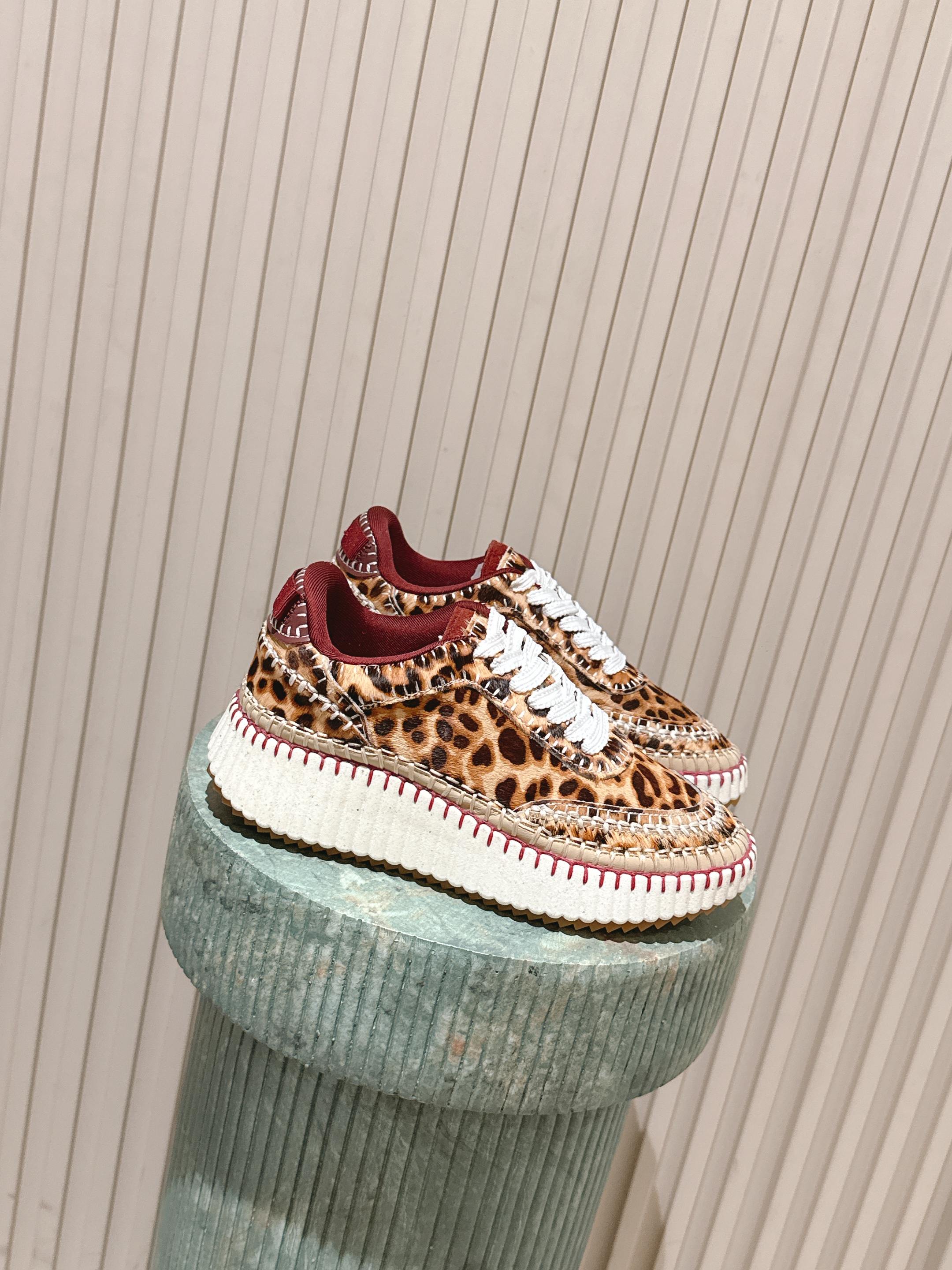 NO:613553,Top version: Upgraded version | 6 Chloe's new elastic sock short boots. Get a cool trendy boot that looks amazing this season. Purchase it at the counter for 7800!  Exclusive mold opening and customization on the entire network. After 1 month of adjustment, it was restored to the authentic grade and counter inspection grade. Original one-to-one custom elastic socks on the upper, crystal sheepskin feet inside, and one-to-one model non-slip double-layer thickened non-slip and wear-resistant outsole!  Wear the height-increasing artifact!  Size35-39 (40 41 customized), casual shoes/sports shoes, boots, sneakers, sheepskin, socks19860909顶级版本:升级版本 | 6  克洛伊新款弹力袜子短靴 入手一款本季颜值爆表的酷潮靴, 专柜以7800购入！全网独家开模定制,历经1个月调整还原正品级,专柜验货级别 鞋面原版一比一定制弹力袜,内里水晶羊皮垫脚,一比一楷模防滑双层加厚防滑耐磨大底！穿上增高神器！ Size35-39( 40 41 定做),休闲鞋/运动鞋,boots,sneakers,sheepskin,socks,Women's Shoes