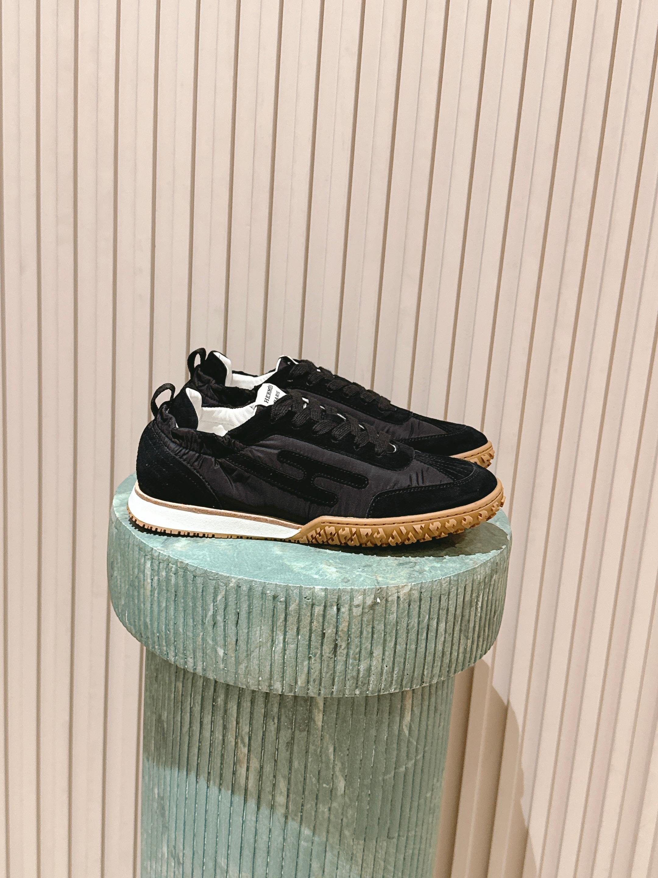 NO:626103,Purchasing-grade women's men's 290 Hermes Classic H couple's loafers, durable, casual, simple style, lace-free casual sports shoes, comfortable, casual, versatile Fabric: Customized imported suede Lining: Sheepskin lining Outsole: Original molded outsole Size Women's 35-41 (40 41 custom-made, non-returnable) Men's 39-46 (45  46 Customized, non-returnable, casual shoes/sports shoes, hermes, hermes, loafers, sneakers, sheepskin, chamois leather19860909代购级女 男290 Hermes 爱马仕经典H 情侣款 乐福鞋 经久不衰 休闲 简约风格免系带休闲运动鞋 舒适 休闲 百搭 面料: 定制进口麂皮 内里: 羊皮内里 大底: 原版开模大底 Size女35-41（40 41订做不退换） 男39-46（45 46订做不退换,休闲鞋/运动鞋,hermes,hermes,loafers,sneakers,sheepskin,chamois leather,Women's Shoes